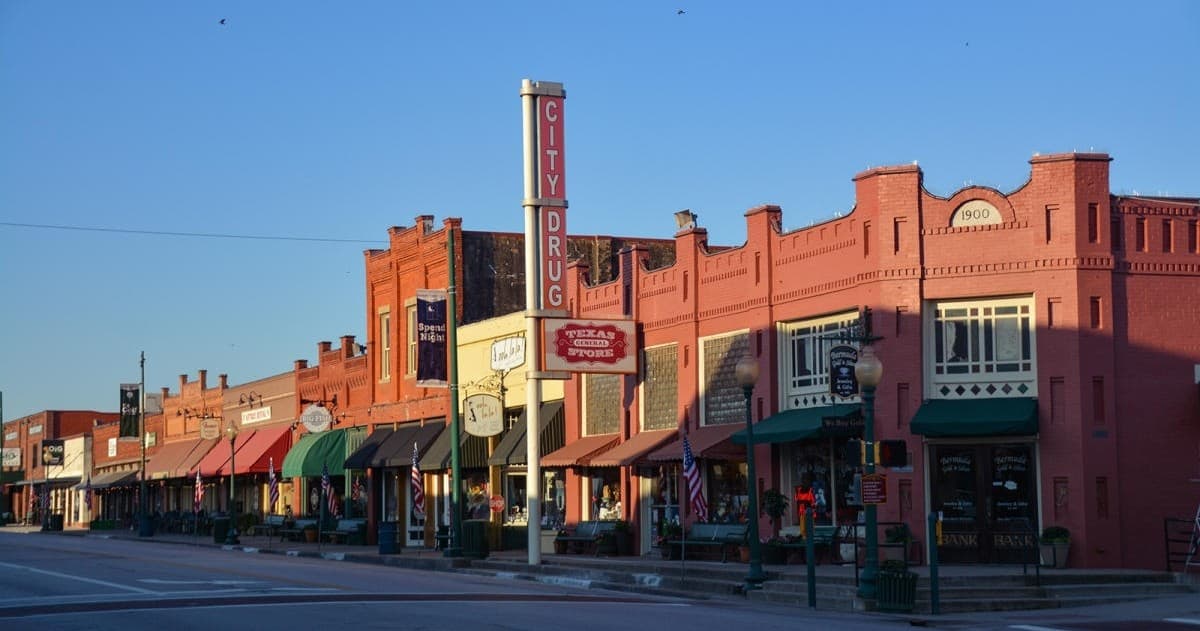Create Your Own Grapevine Experience: A Historic Main Street Culinary Walking Tour in Texas