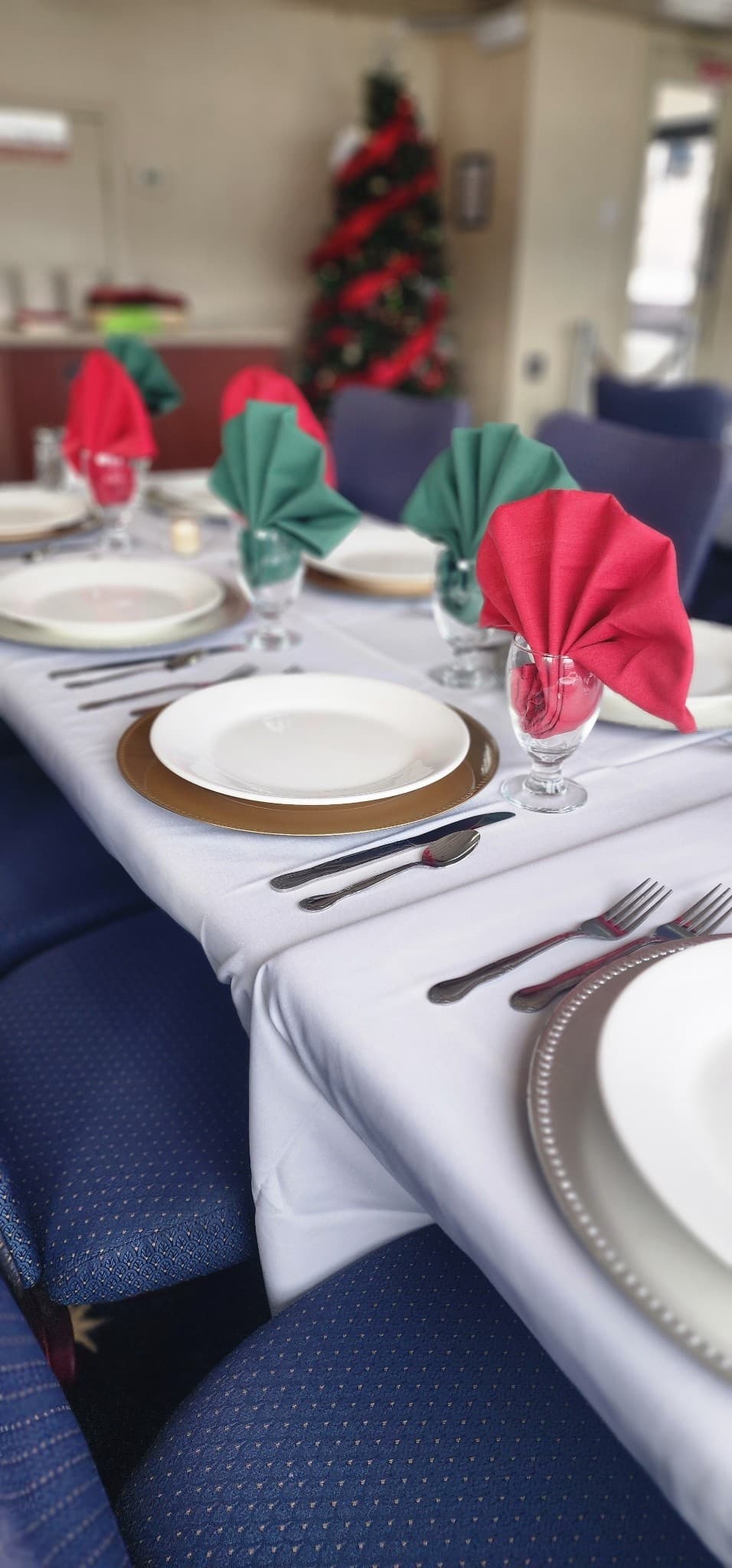 Hudson River Holiday Brunch Cruise from Peekskill — Festive Winter Views & Family-Friendly Sailing photo 1