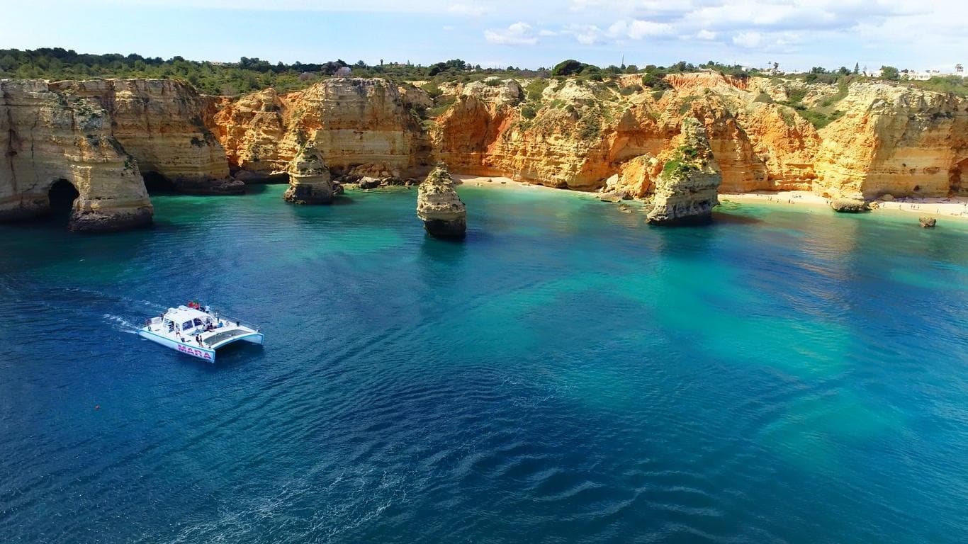 Private Luxury Yacht Cruise Along the Algarve Coast from Albufeira Marina