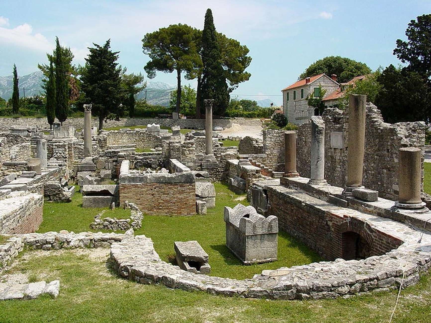 Discover Ancient Splendor on the Split and Salona Cultural Heritage Tour from Trogir