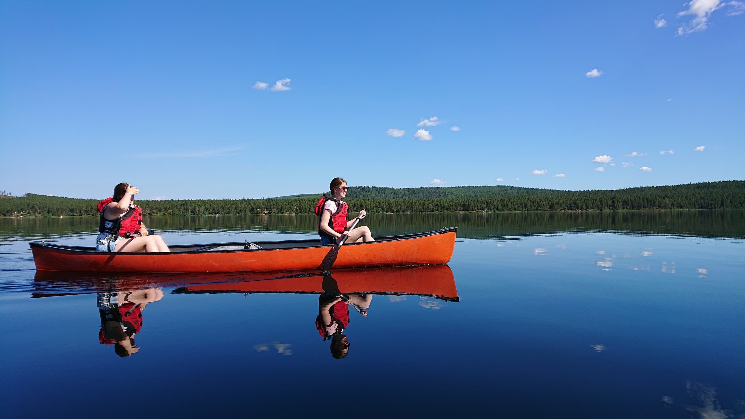 Canoe Day Tour with Kiruna Guidetur in Lappland