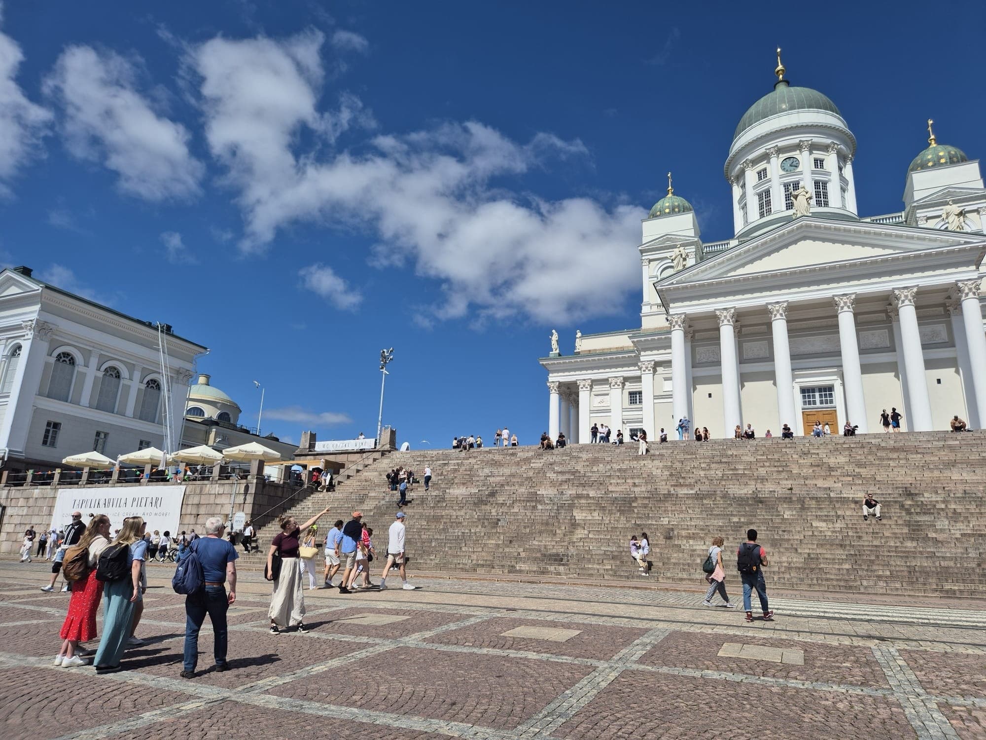 Two-Hour Small-Group Walking Tour of Helsinki: Kamppi Chapel to Oodi