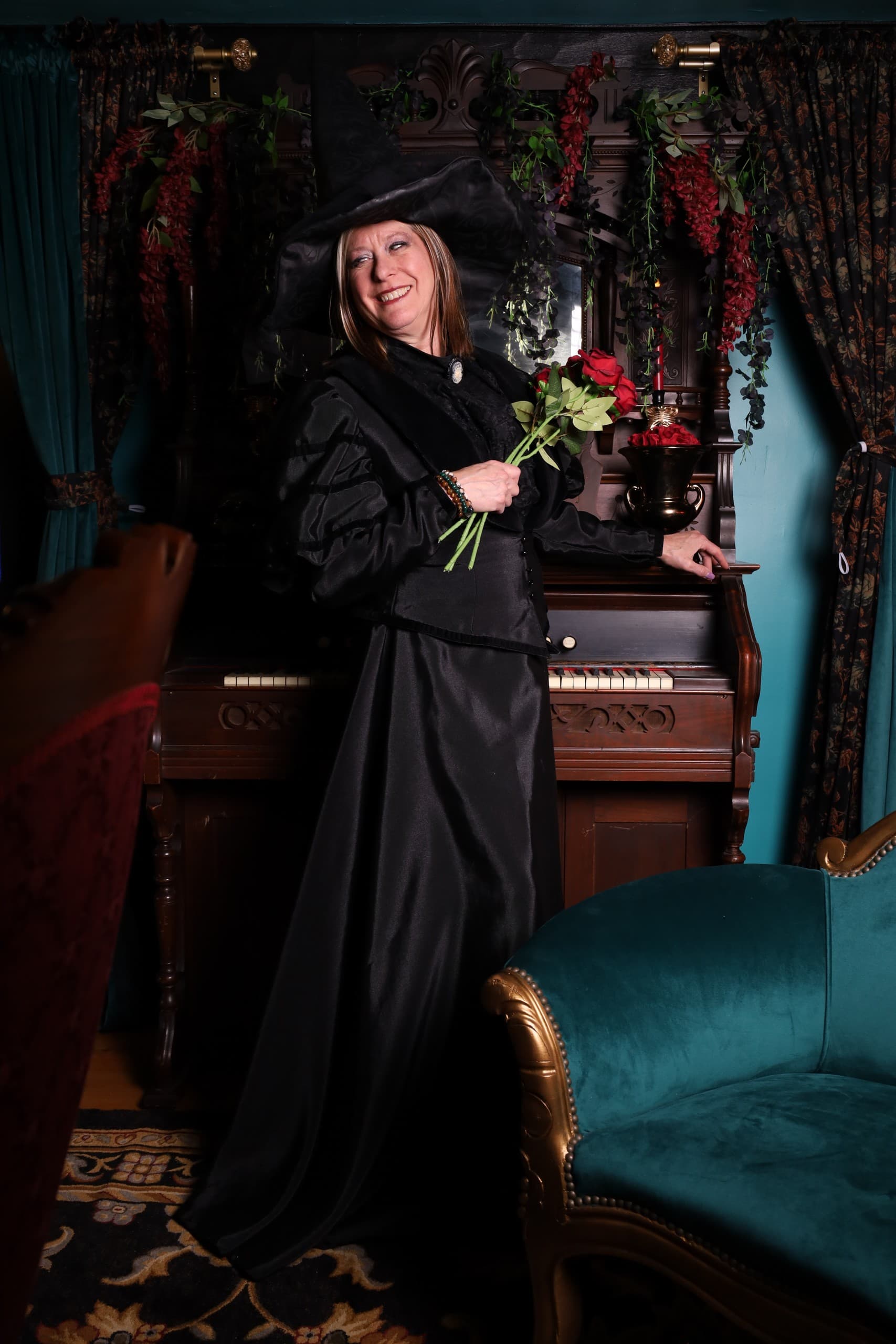 Candlelit Witch Portraits: The Velvet Parlor Photo Shoot in Salem photo 3