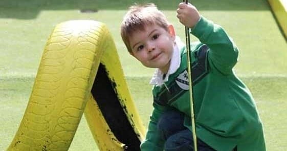 Mini Golf at Glen Forest Tourist Park & Vineyard: Family Fun in Nature