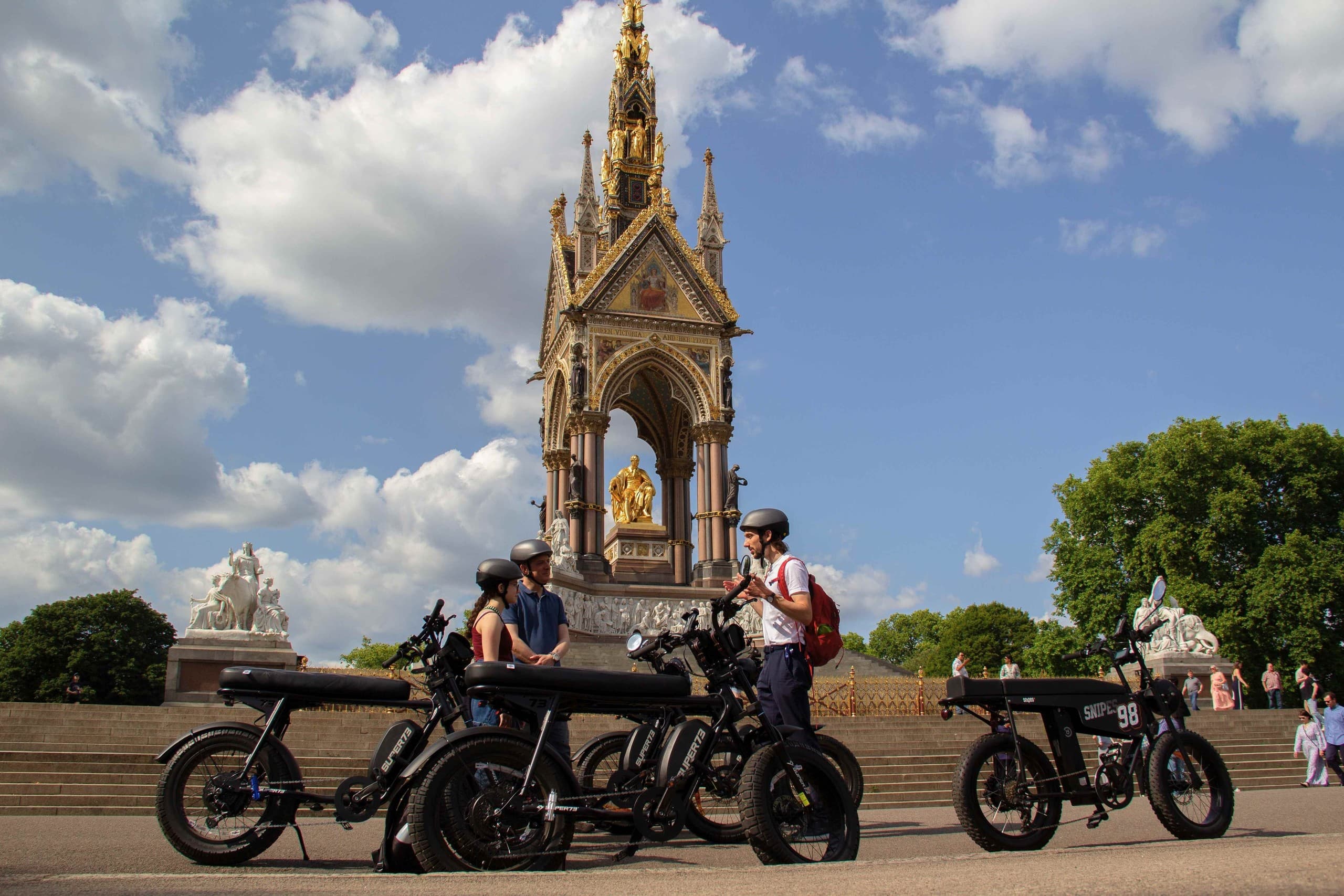 Roll Through Royal London: Immersive 3-Hour E-Bike Tour with Historic Artefacts photo 3