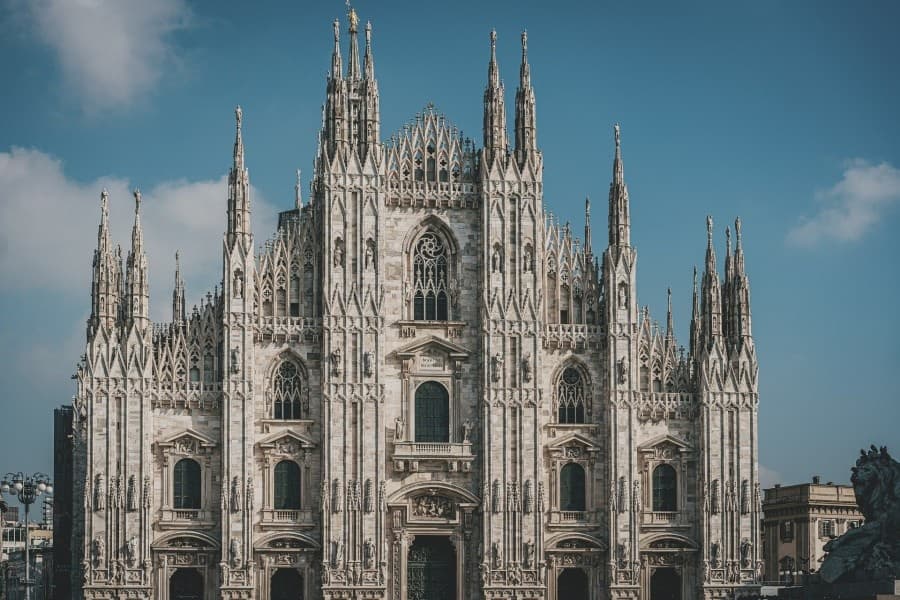 Luxury Private Transfer by Discovery Guided Tours from Rome to Milan