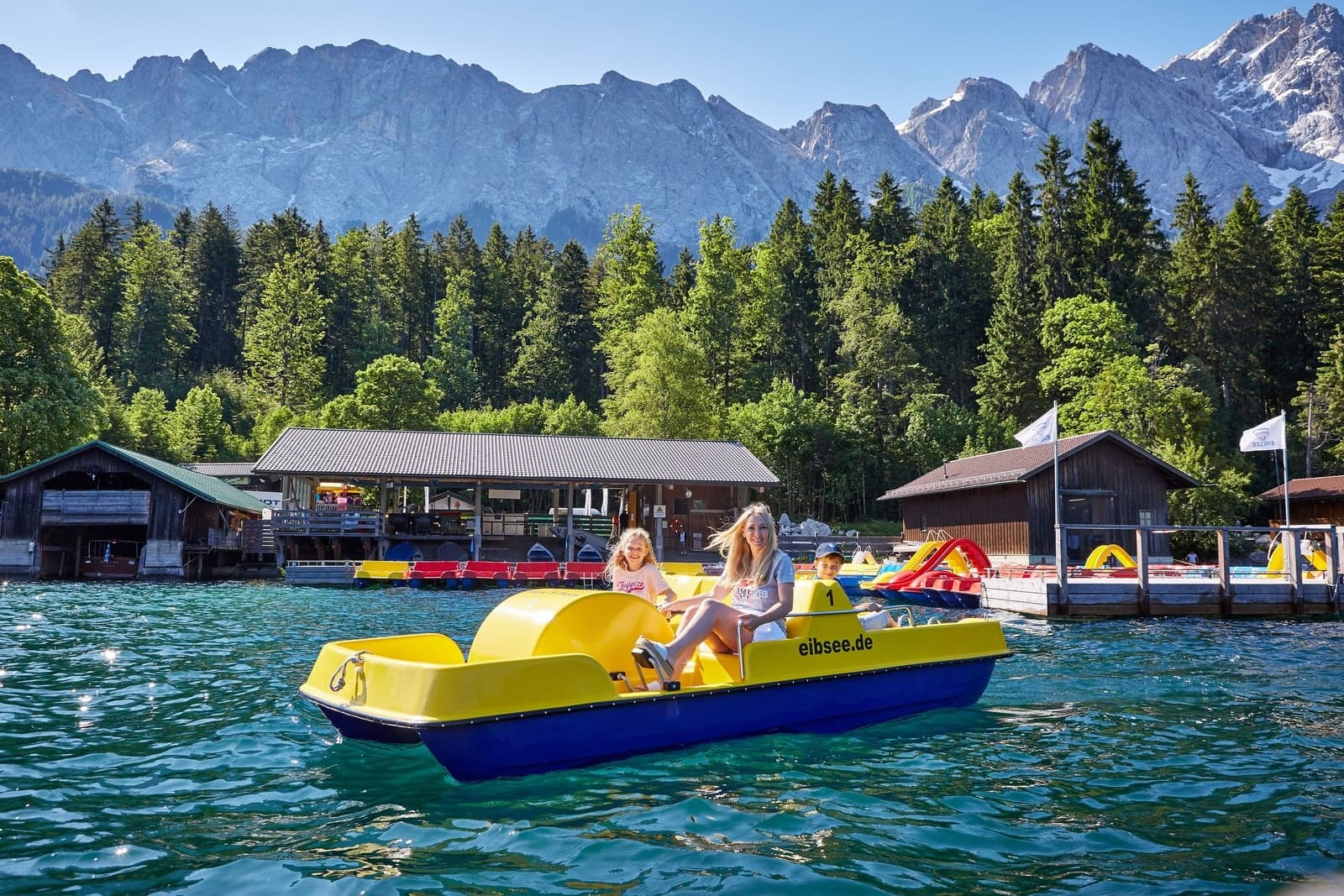 Water Activities at Eibsee with Tretboot Verleih