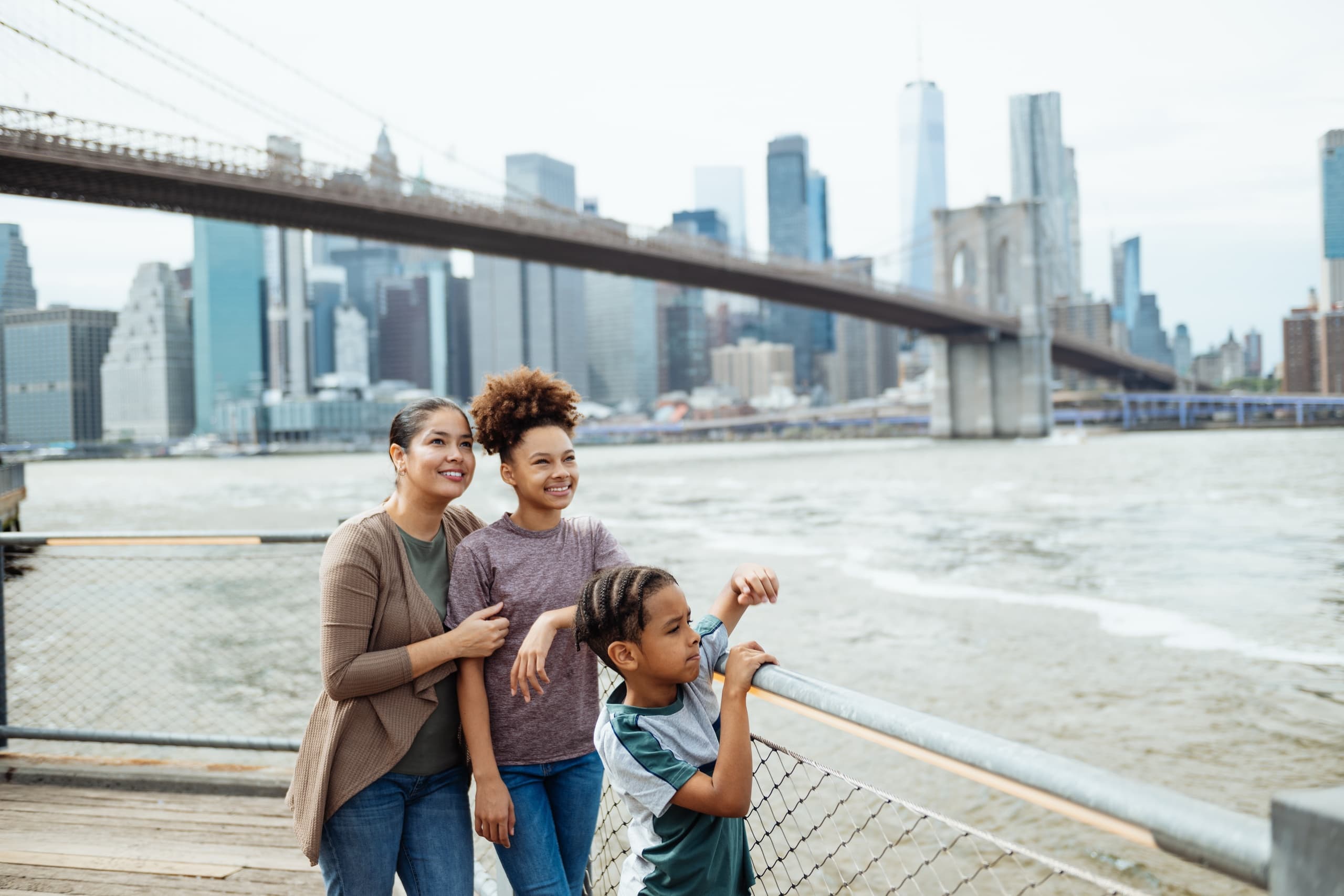 Brooklyn Bridge Photoshoot: Private 60-Minute Session in DUMBO photo 1