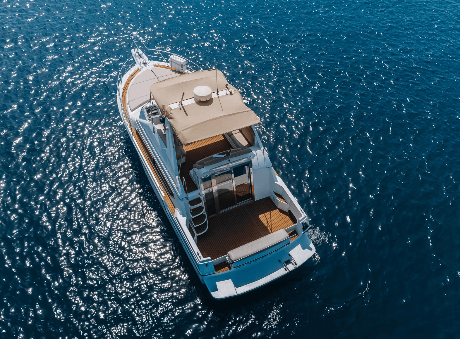 Luxury Yacht Cruises in Dubai with MY Dubai Cruises