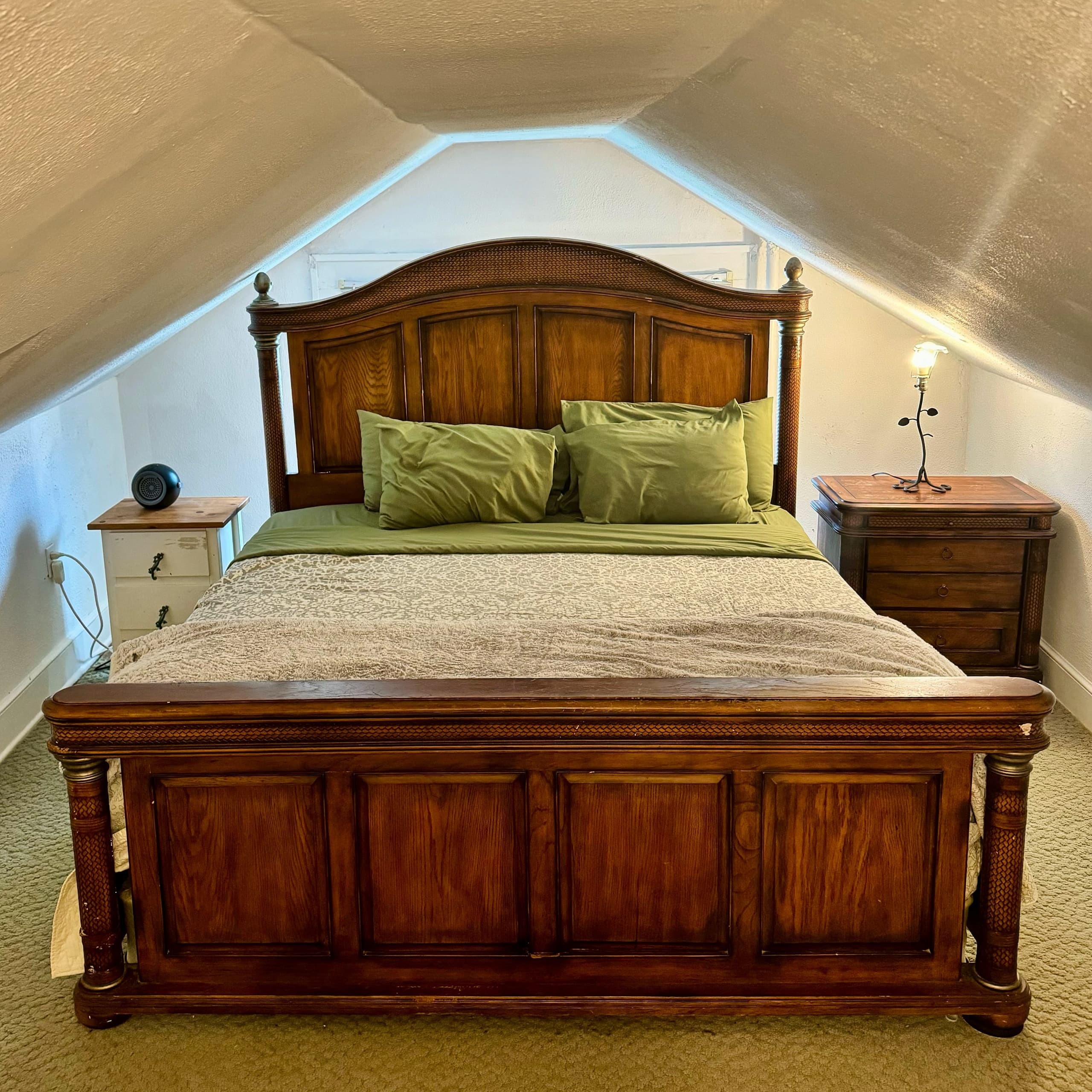 Relax and Recharge: Semi Private King Bed Stay Near James River Trailhead in Glasgow, VA