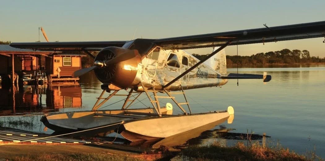 Seaplane Tour Over Winter Haven Chain of Lakes — DHC-2 Beaver Experience photo 1