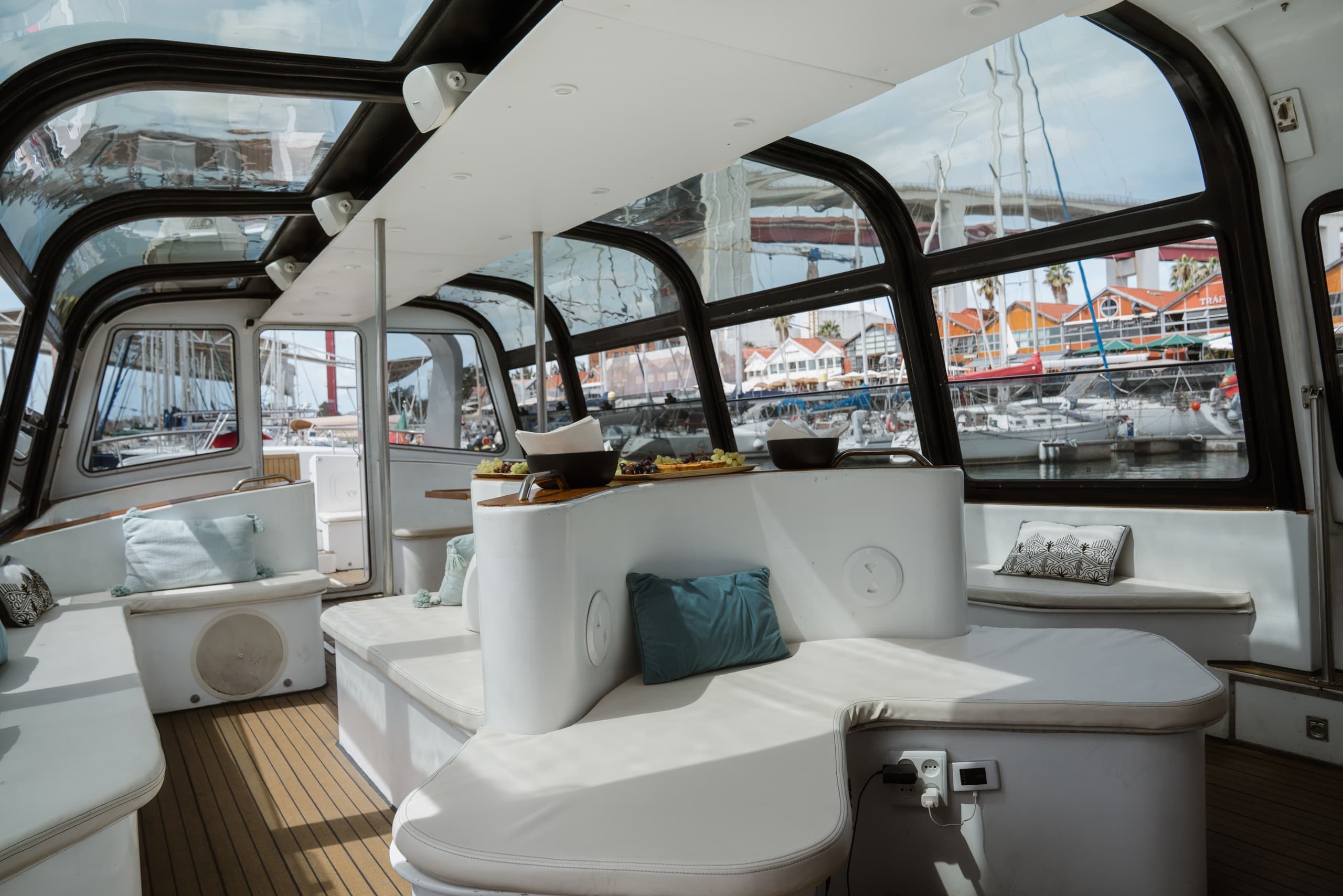 Sunrise Cruise on Lisbon's Tagus: Private Coffee & Pastries Experience