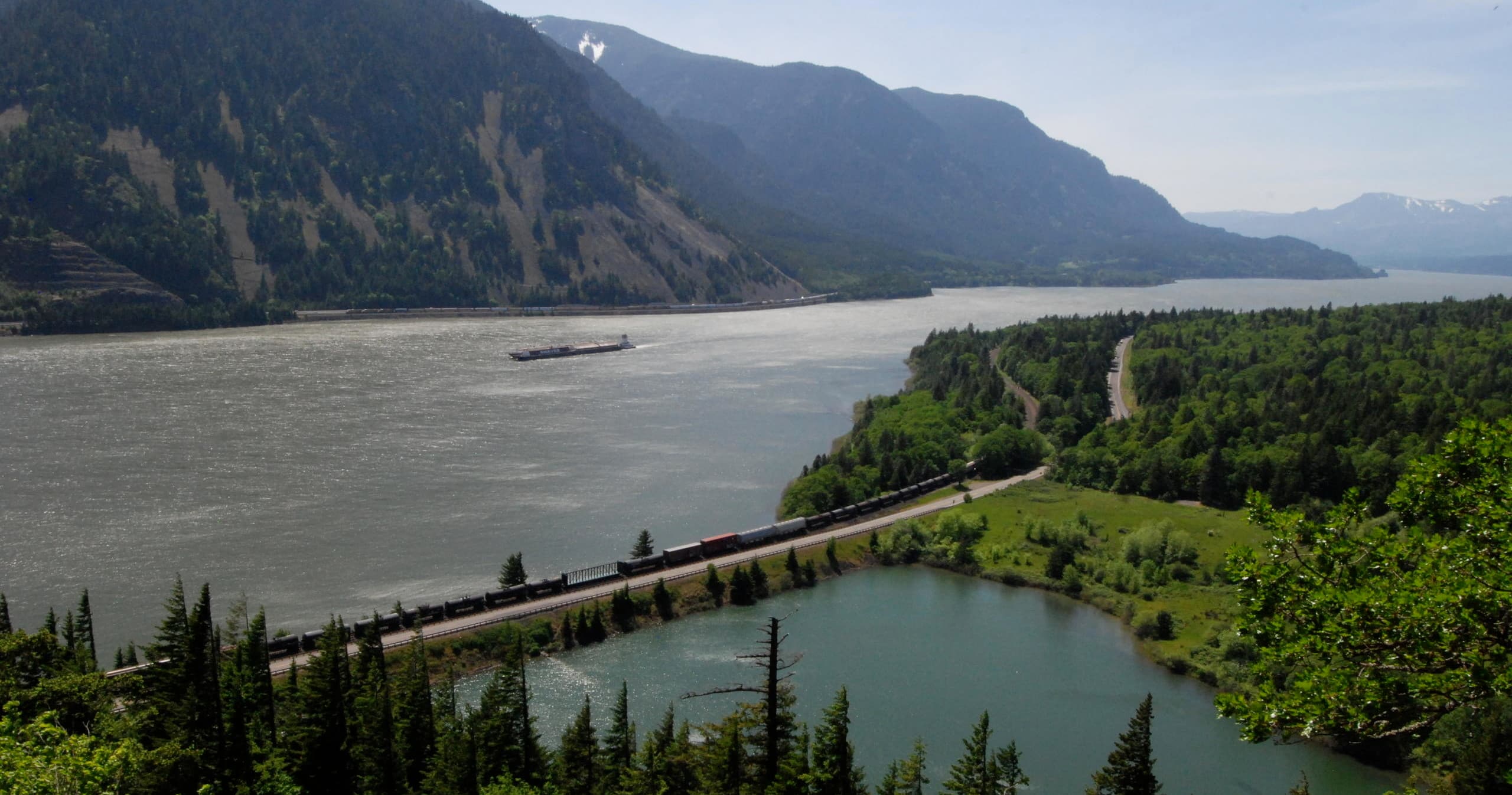 Columbia River Gorge scenic drive and vineyard overlooks