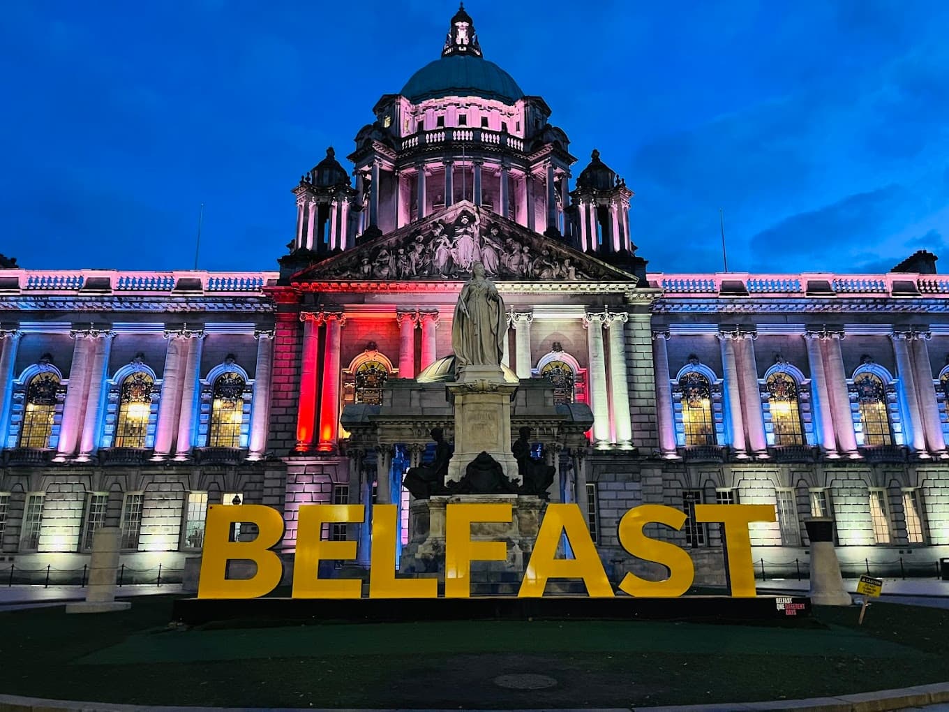 Belfast Highlights Tour with Wee Tours NI