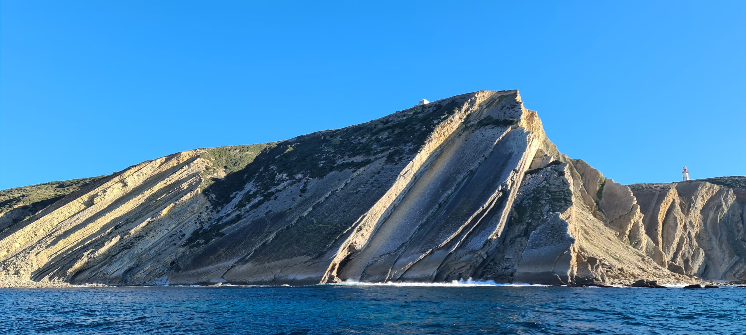 Caves & Wonders Boat Tour with Mega Dive in Sesimbra