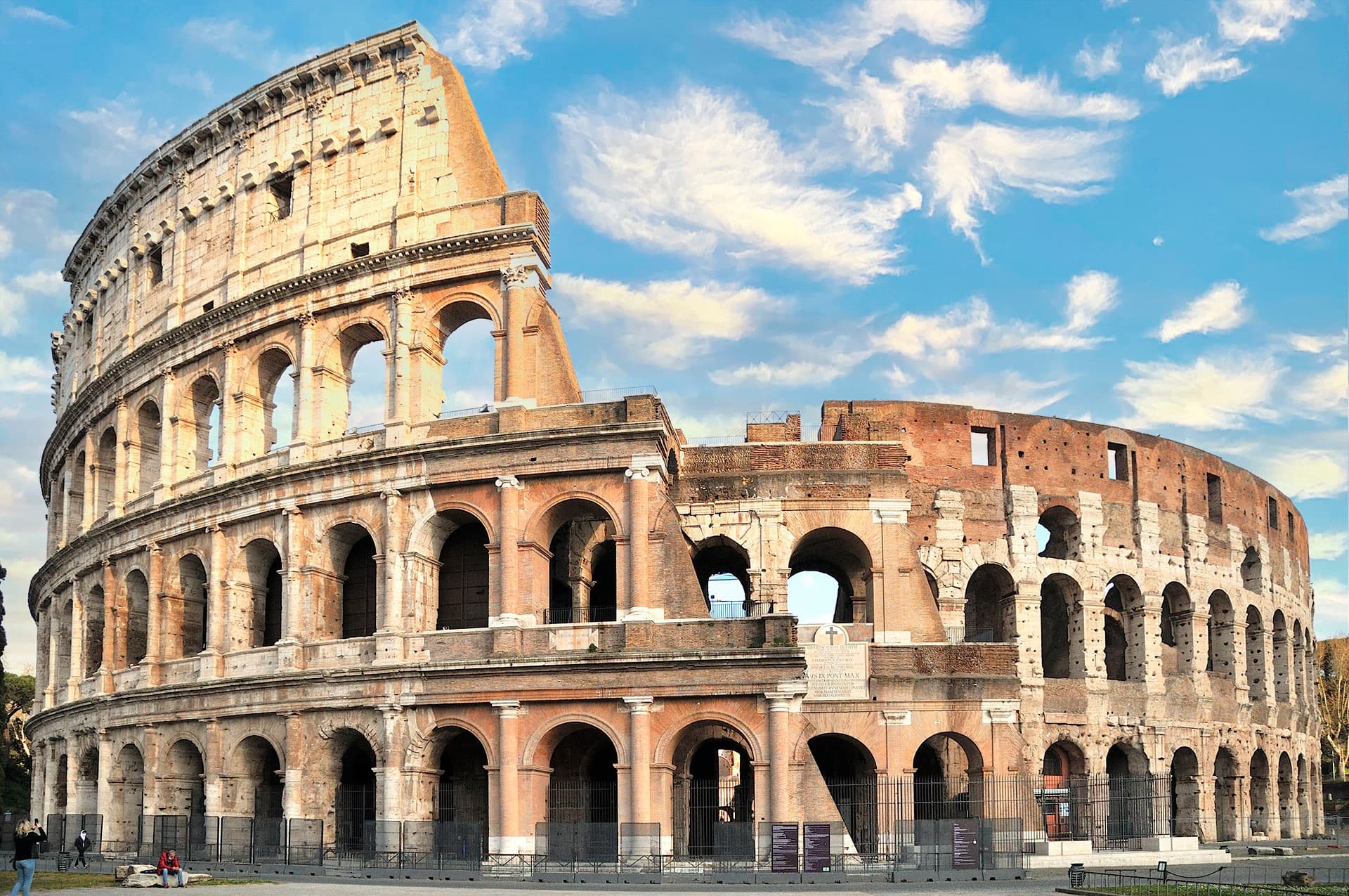 Iconic Colosseum exterior photo tour in Rome, historic landmark