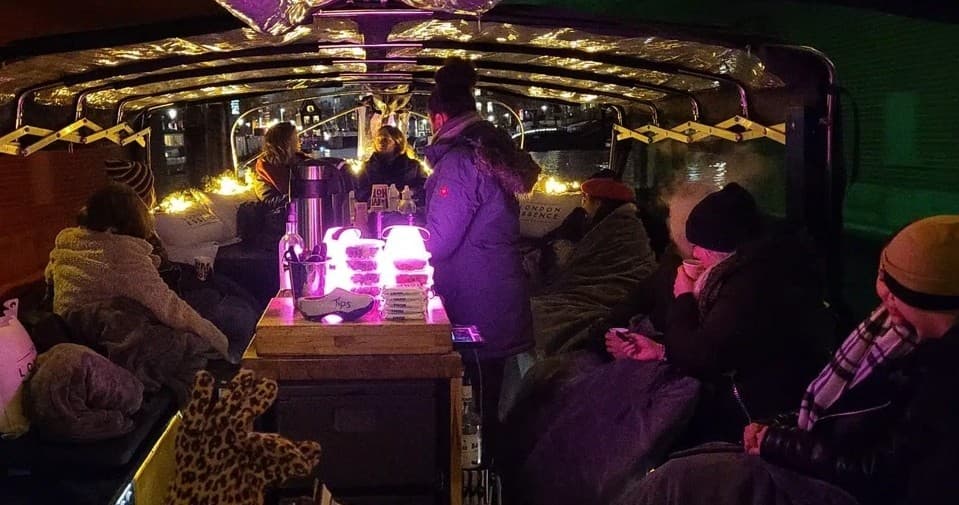 Exploring the Amsterdam Light Festival Plus: A Unique Nighttime Floating Experience