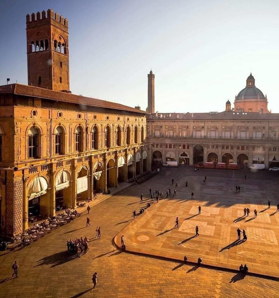 Bologna Private Walking Tour with Bologna Tour