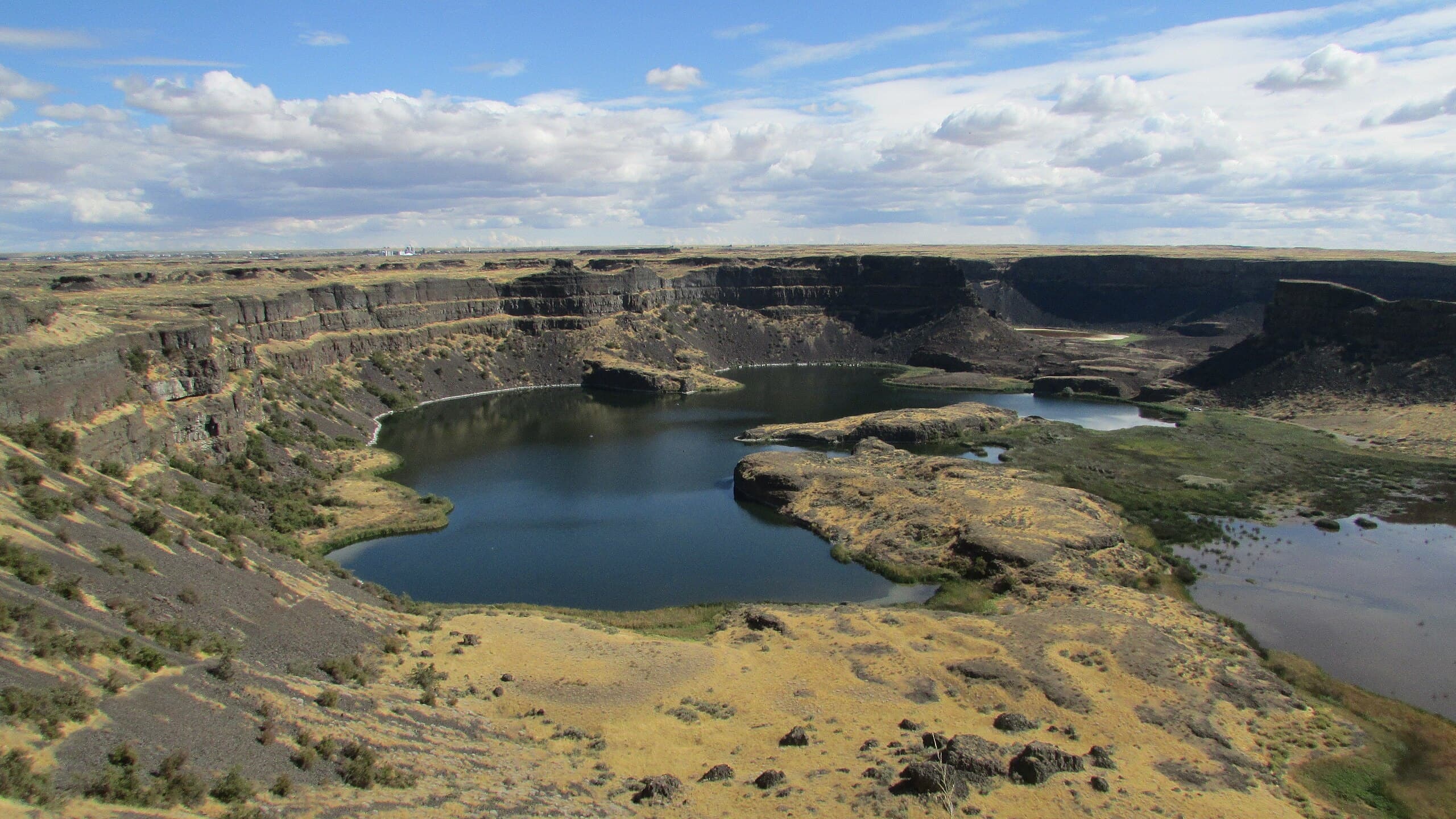 Aerial Tour of Dry Falls with Lake Chelan Helicopters