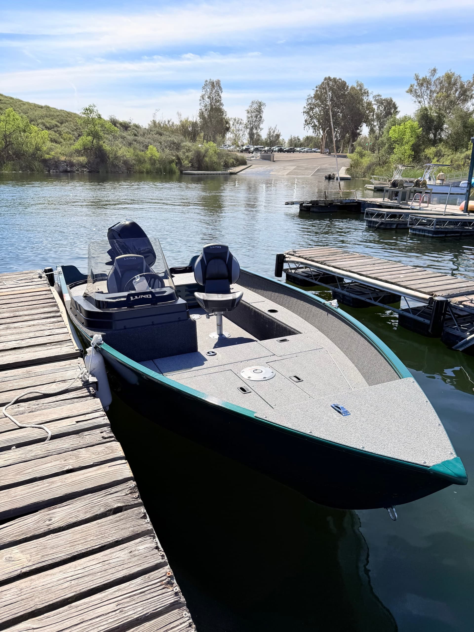 Premium Motorboat on Lake Skinner | California Boat Charters & Day Trips photo 1