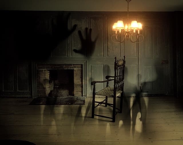 Haunted City Walk: Little Easy Tours in Natchez