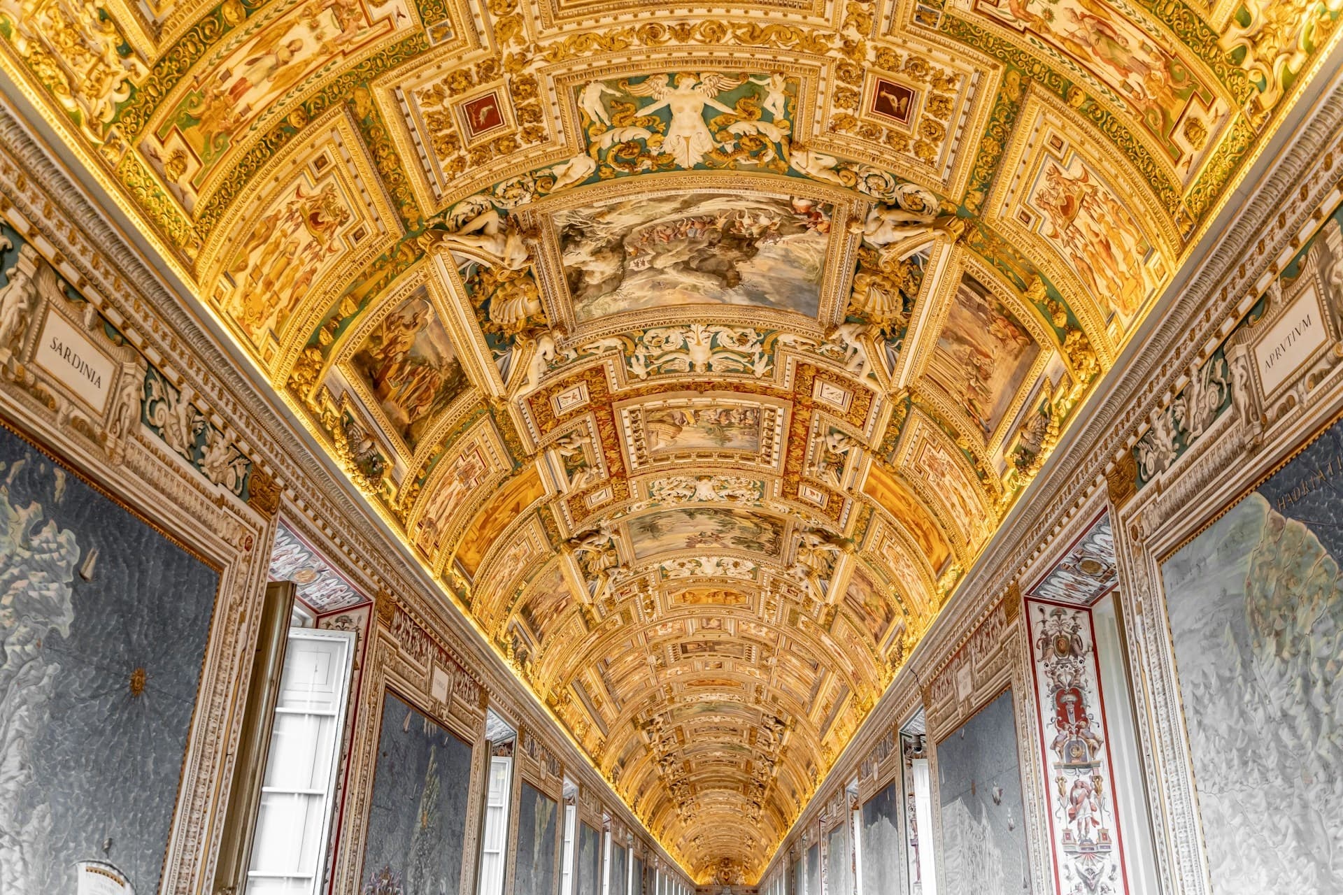 Skip-the-Line Vatican Museums & Sistine Chapel Spanish Guided Tour photo 2