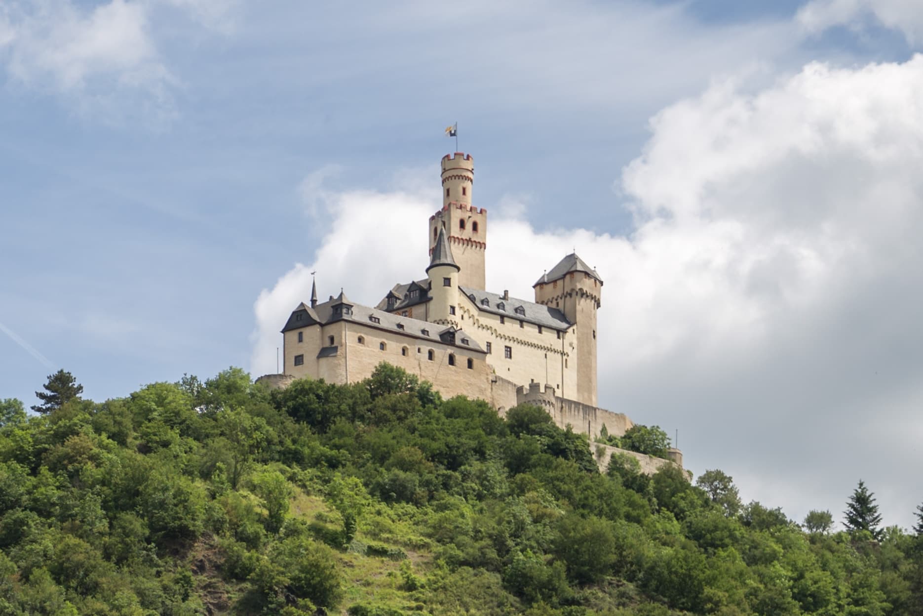 Water-Activities & Scenic Castle Tour by Gilles Personenschifffahrt GmbH