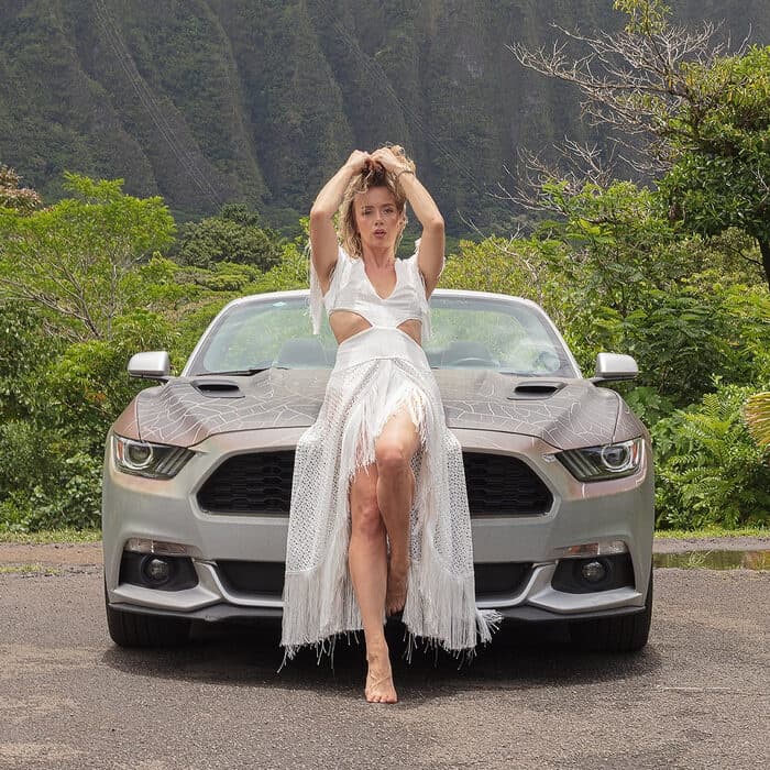 Sunrise Portraits at Paradise Cove: Convertible Photo Session on Oahu's Shore