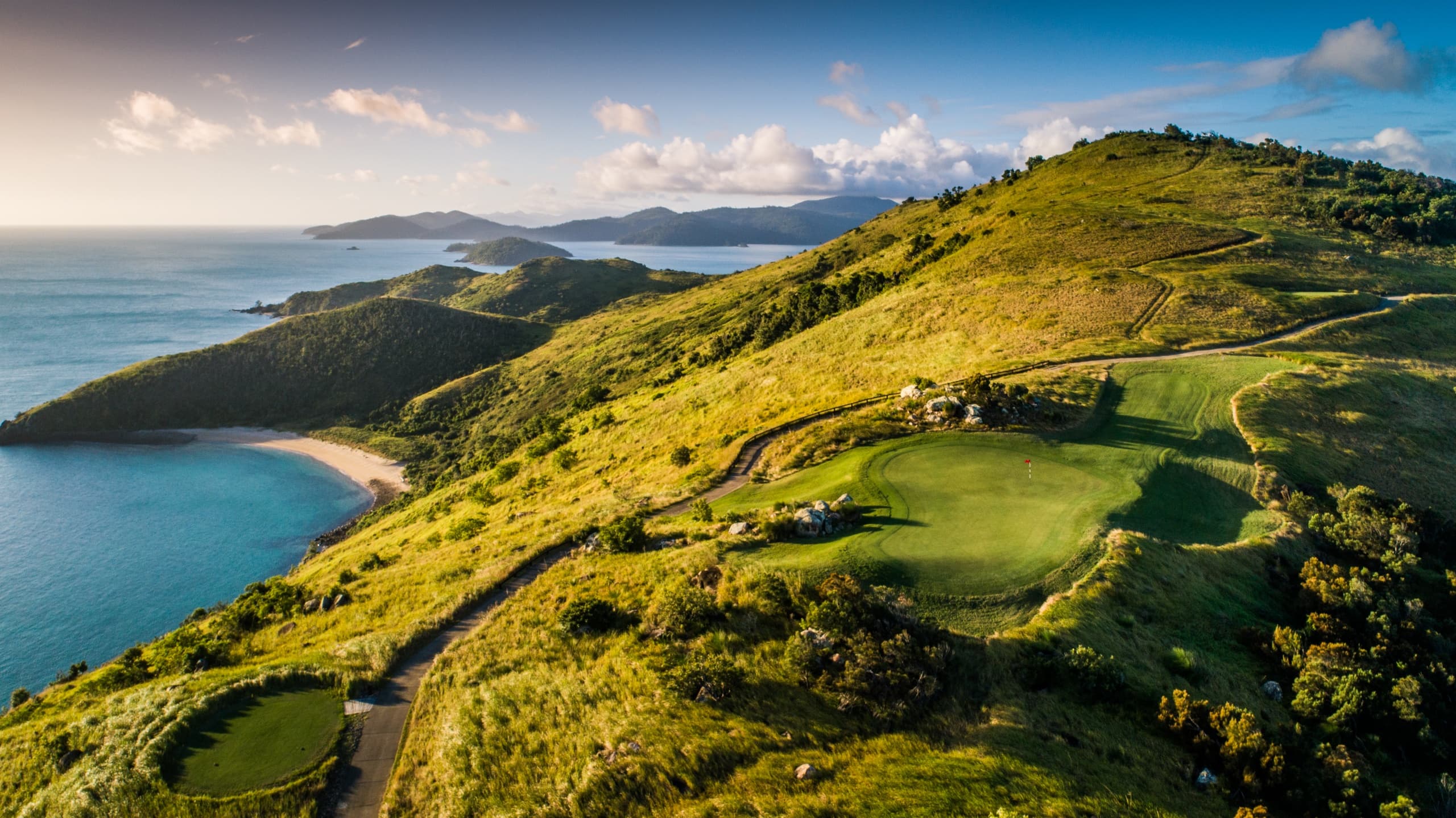 Hamilton Island Day Trip from Newcastle — Private Jet Golf on Dent Island