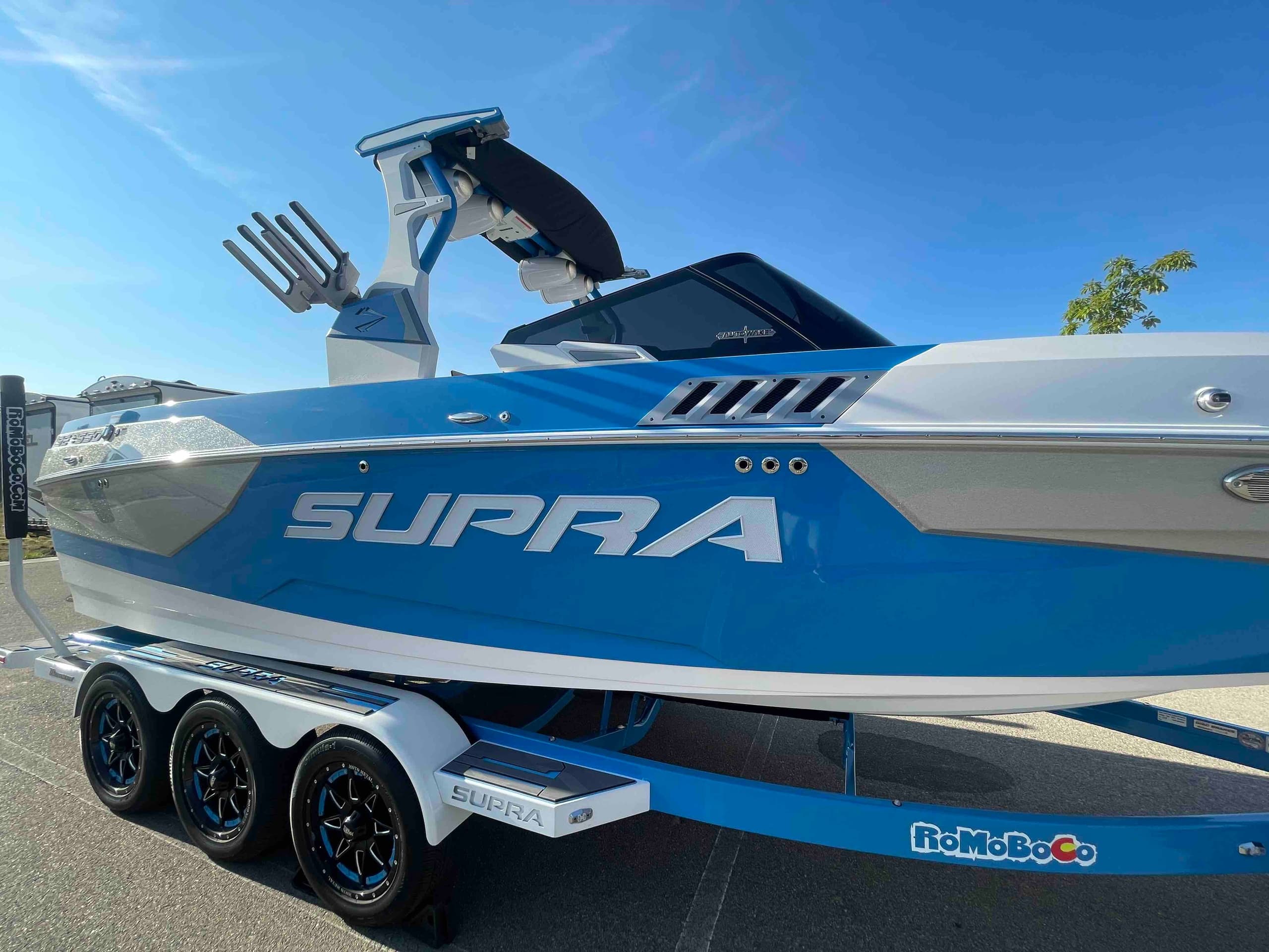 Supra SE 550 Wake Boat Rentals at Boyd Lake: 16-Person Luxury Wake Experience photo 4