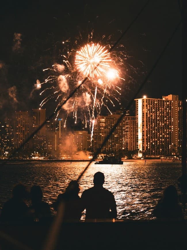Waikiki Friday Night Fireworks Cruise: 1-Hour Twilight Sail in Honolulu photo 2