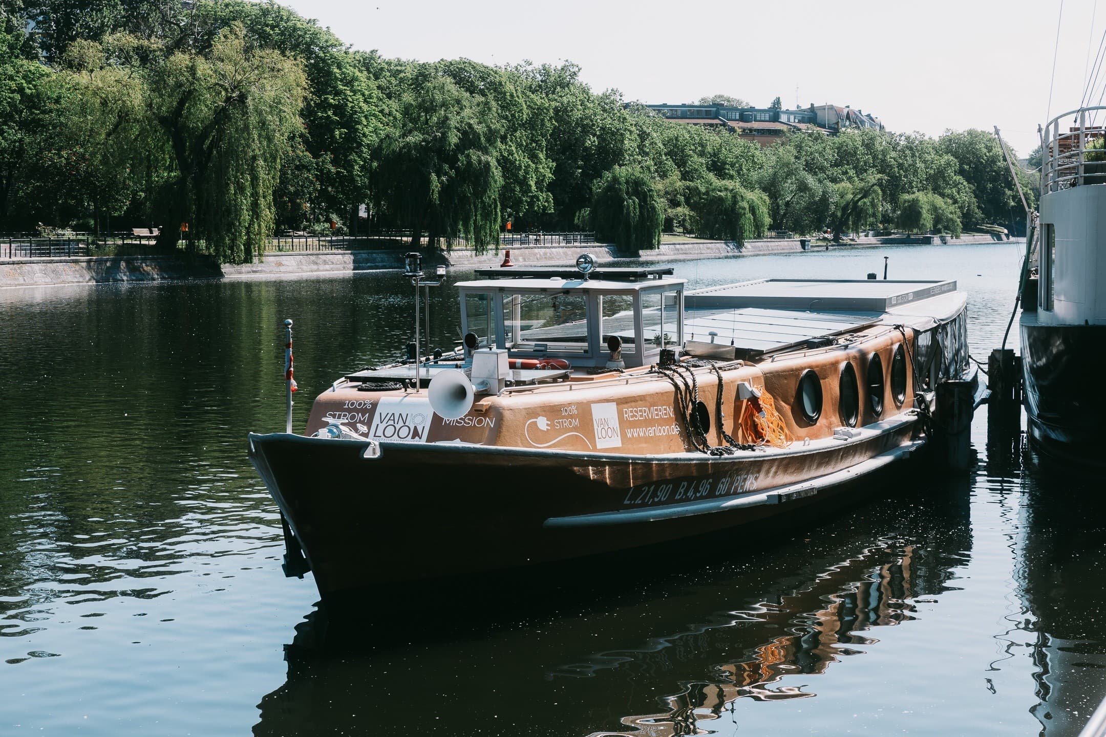 Josi’s Sunrise Cruise: Electric Breakfast Boat on Berlin's Spree