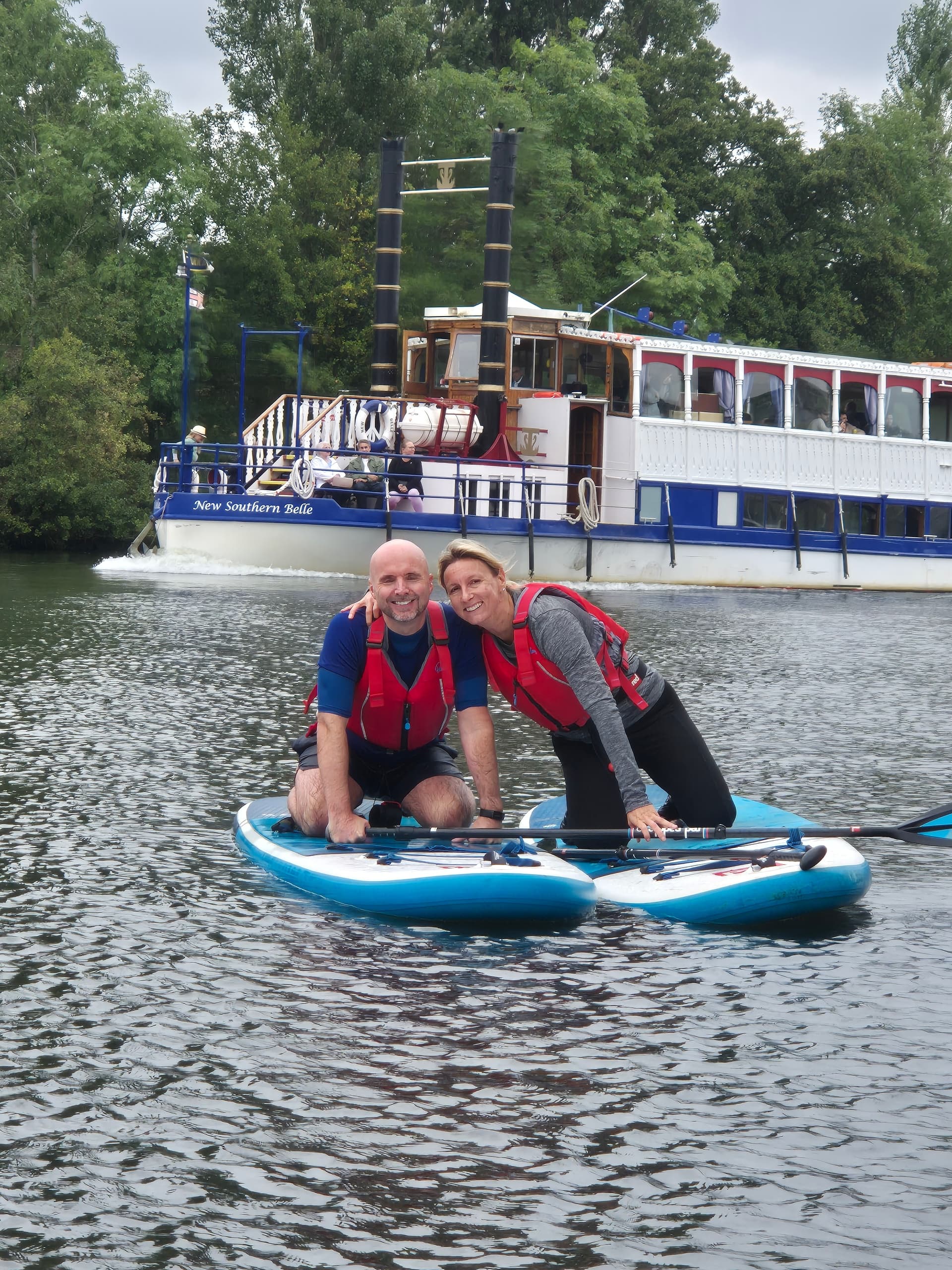 Glide the Thames: Private Group Beginner Paddleboard Session Near Hampton Court photo 2
