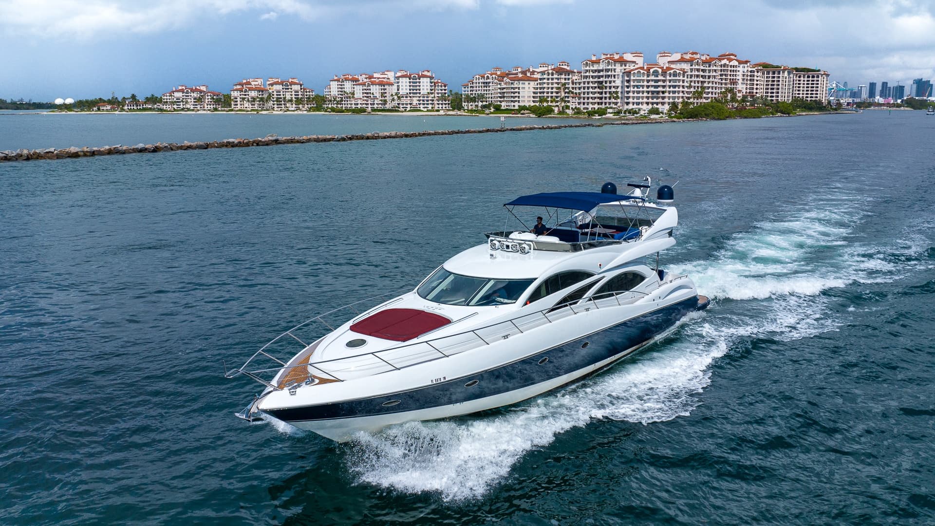 Luxury Yacht Adventures with Miami Boat Experts in Miami Beach