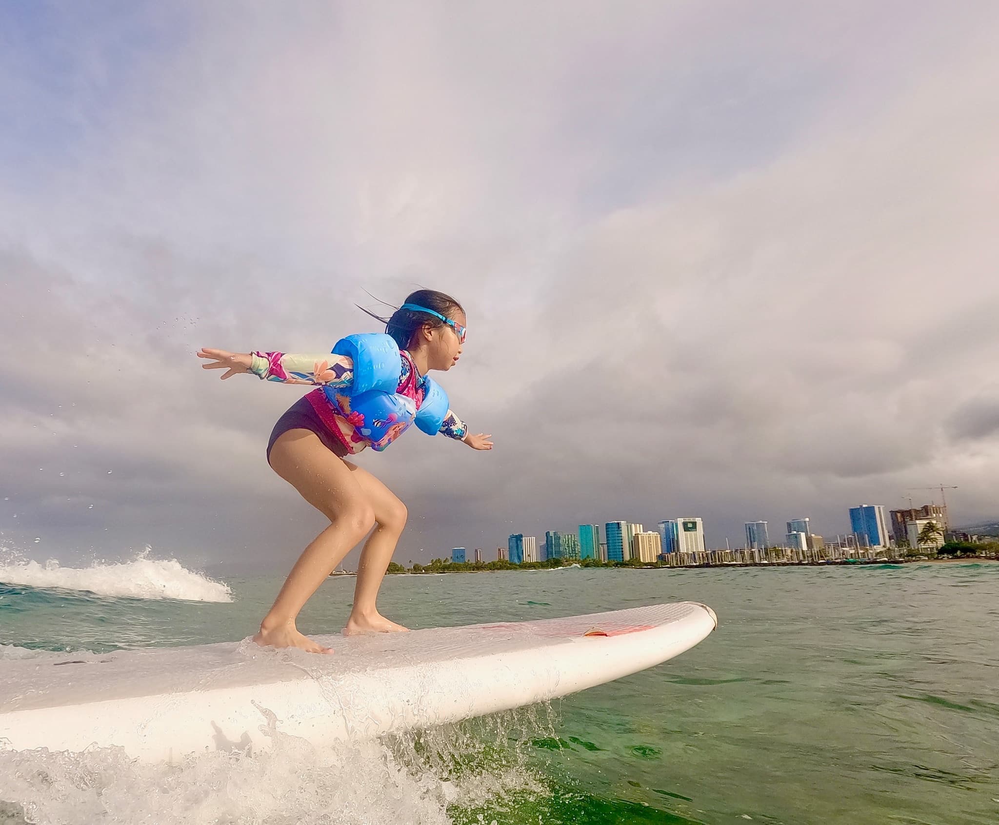 Kids Surf Lessons in Honolulu: Fun Waves for Beginners