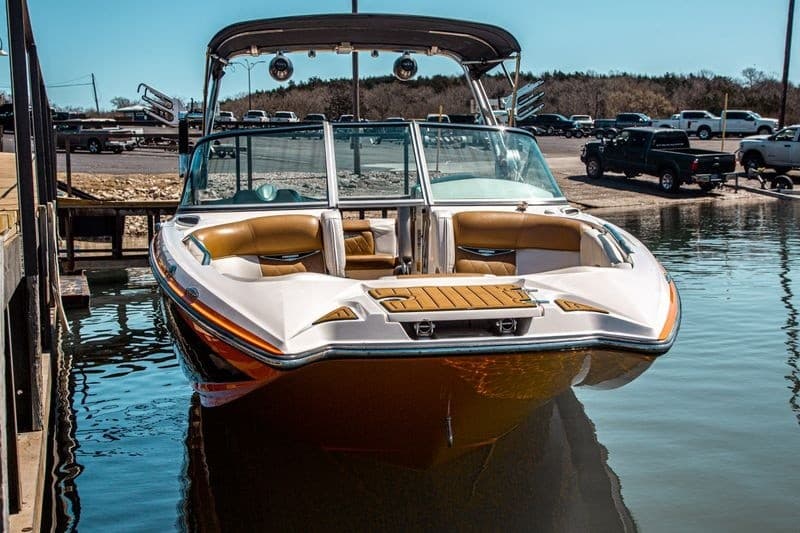 Ski Shores & Scenic Cruise: Quiet Boat Escape on Lake Austin