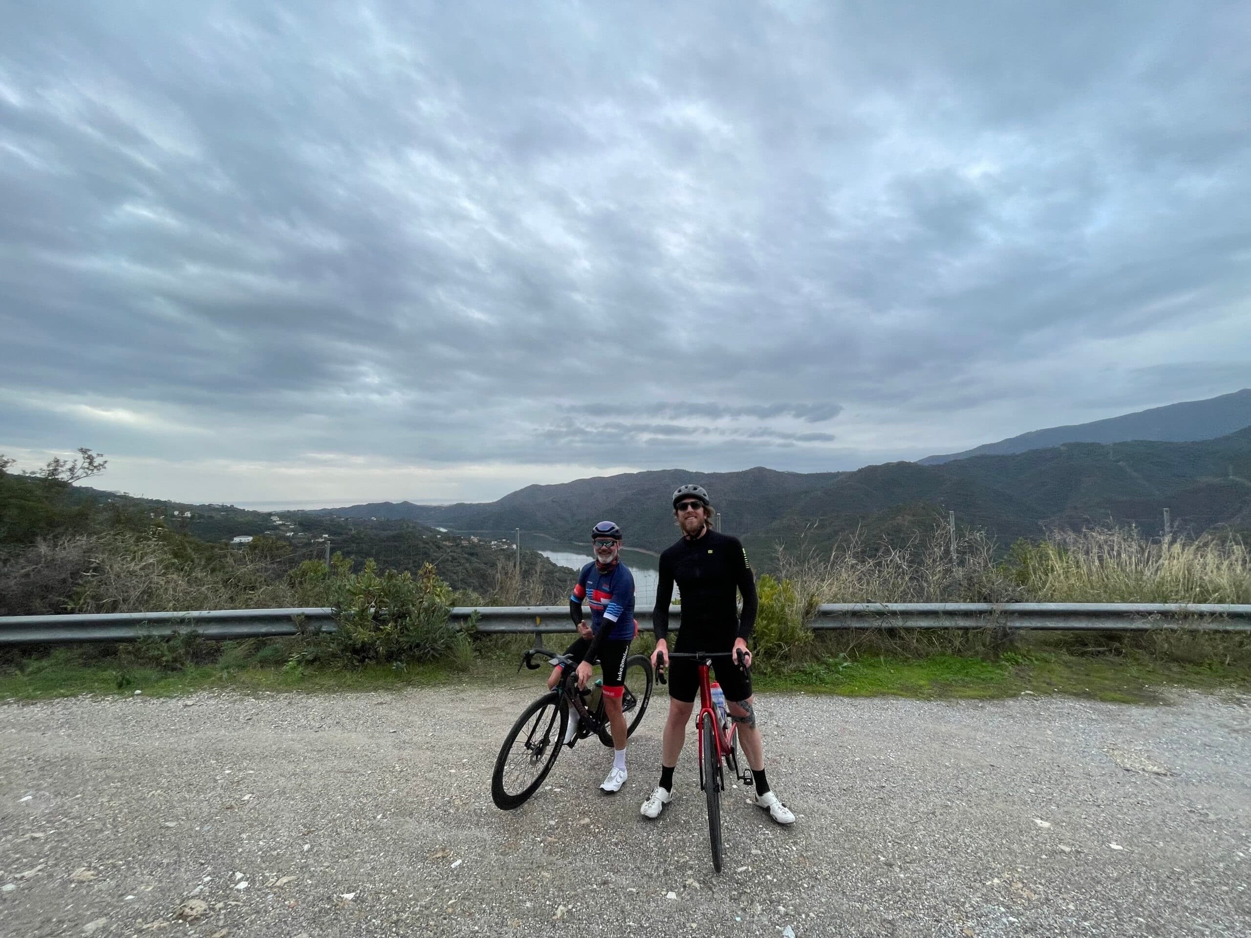 Ascensión al Puerto del León: Málaga's Classic Coastal Climb