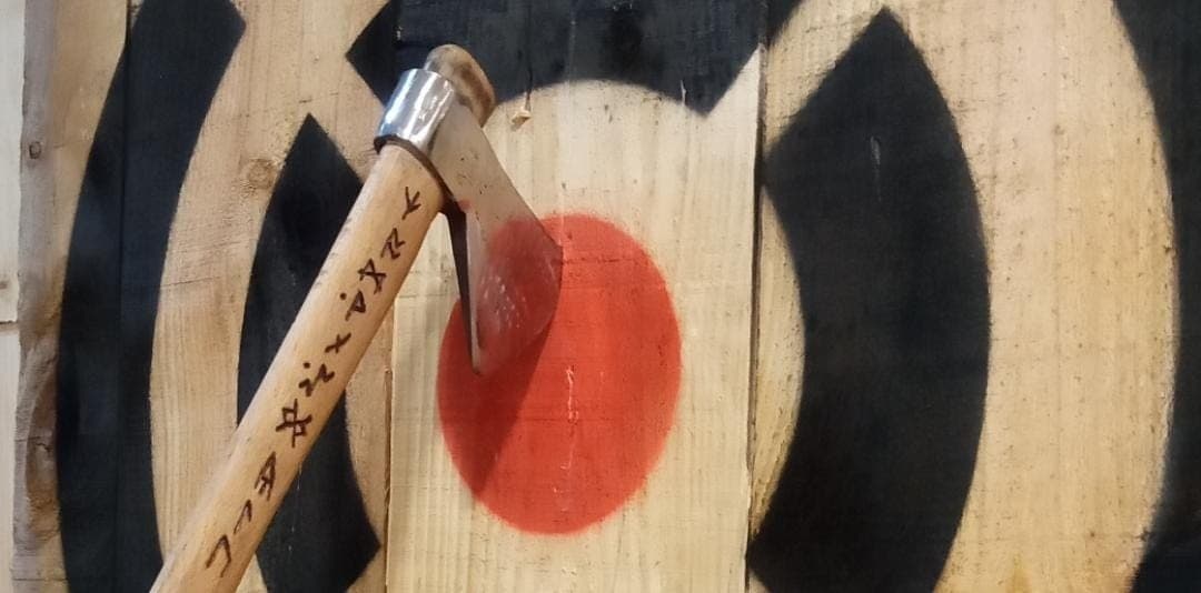 Axe Throwing in Salamanca: One-Hour Urban Range at Golden Axe