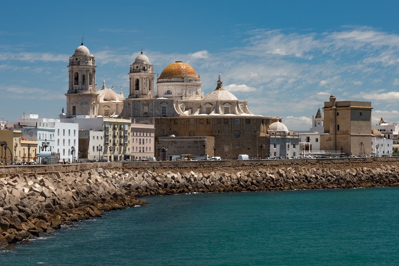 Water Activities & Cultural Tour: Cadiz Day Trip from Seville