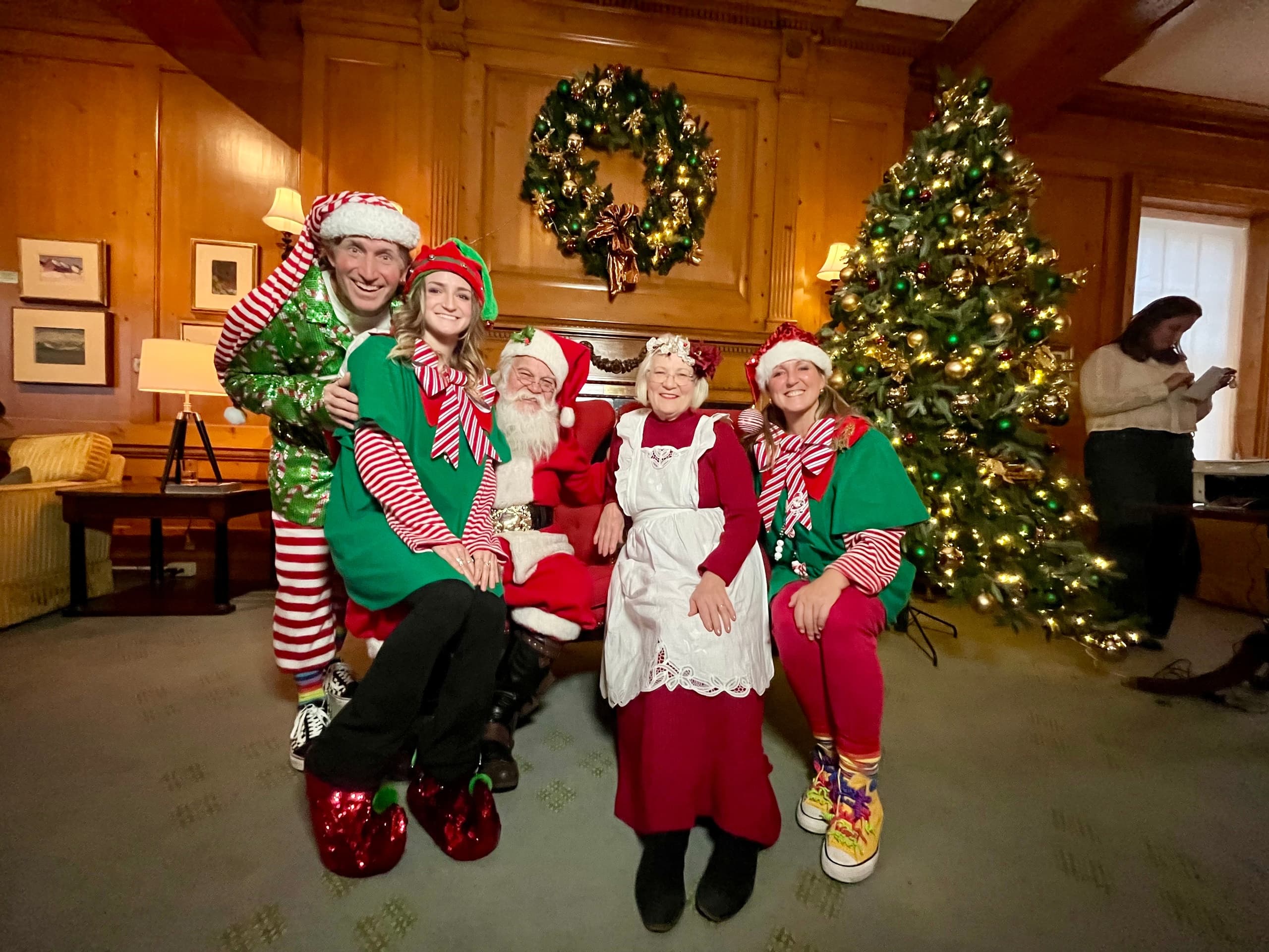 Toronto Elf Appearance: Book a Festive Mascot for Holiday Events photo 2
