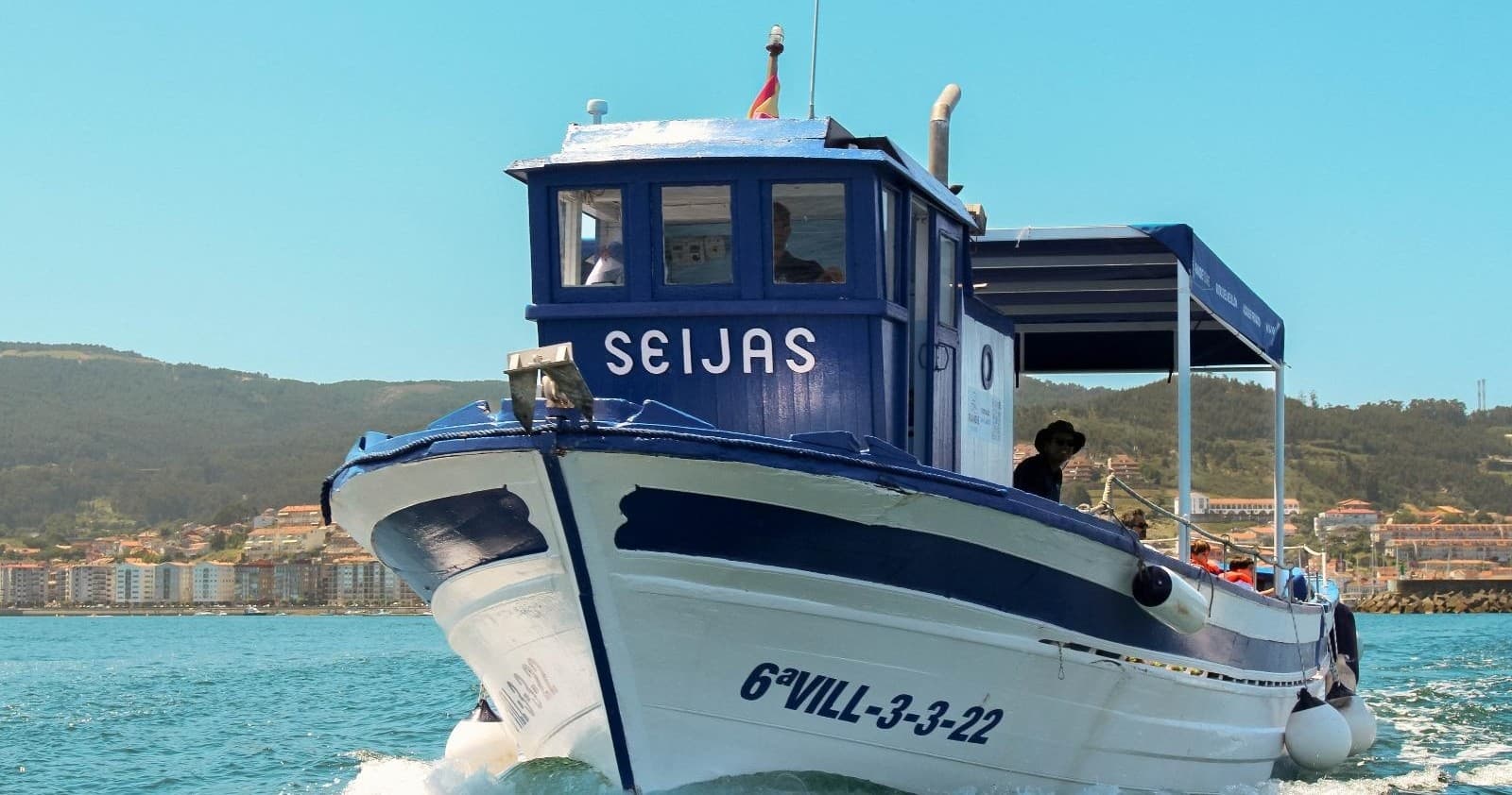 Boat Rental on Ría de Arousa with Bluscus Turismo Marinero in Galicia