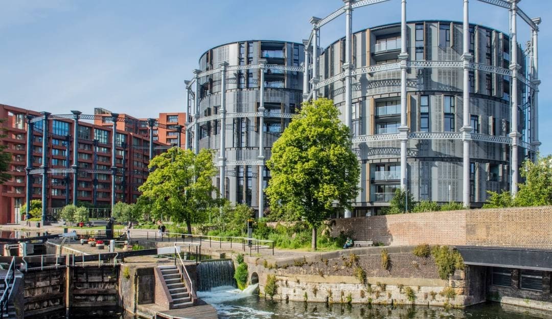 Kings Cross Canal Cruise: 30-Minute Narrowboat on Regent's Canal