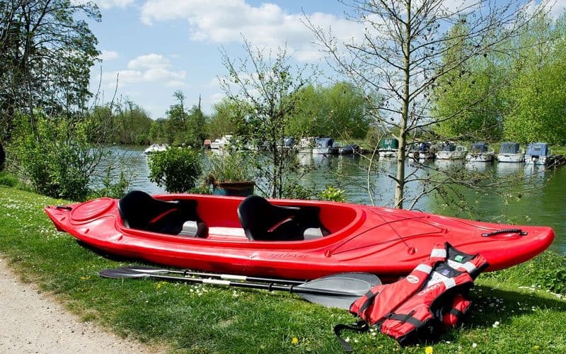Canoe the Thames: Two-Day Adventure with Thames Canoe Hire