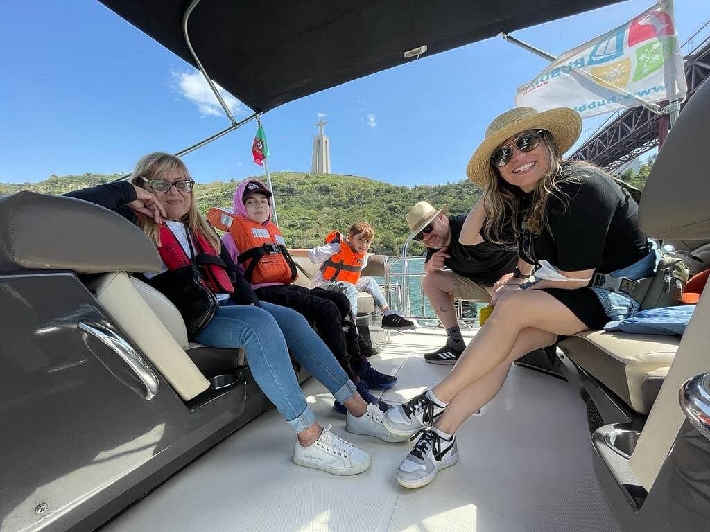 Luxury Private Boat Tour with Champagne by Bubble Sea Events in Caparica