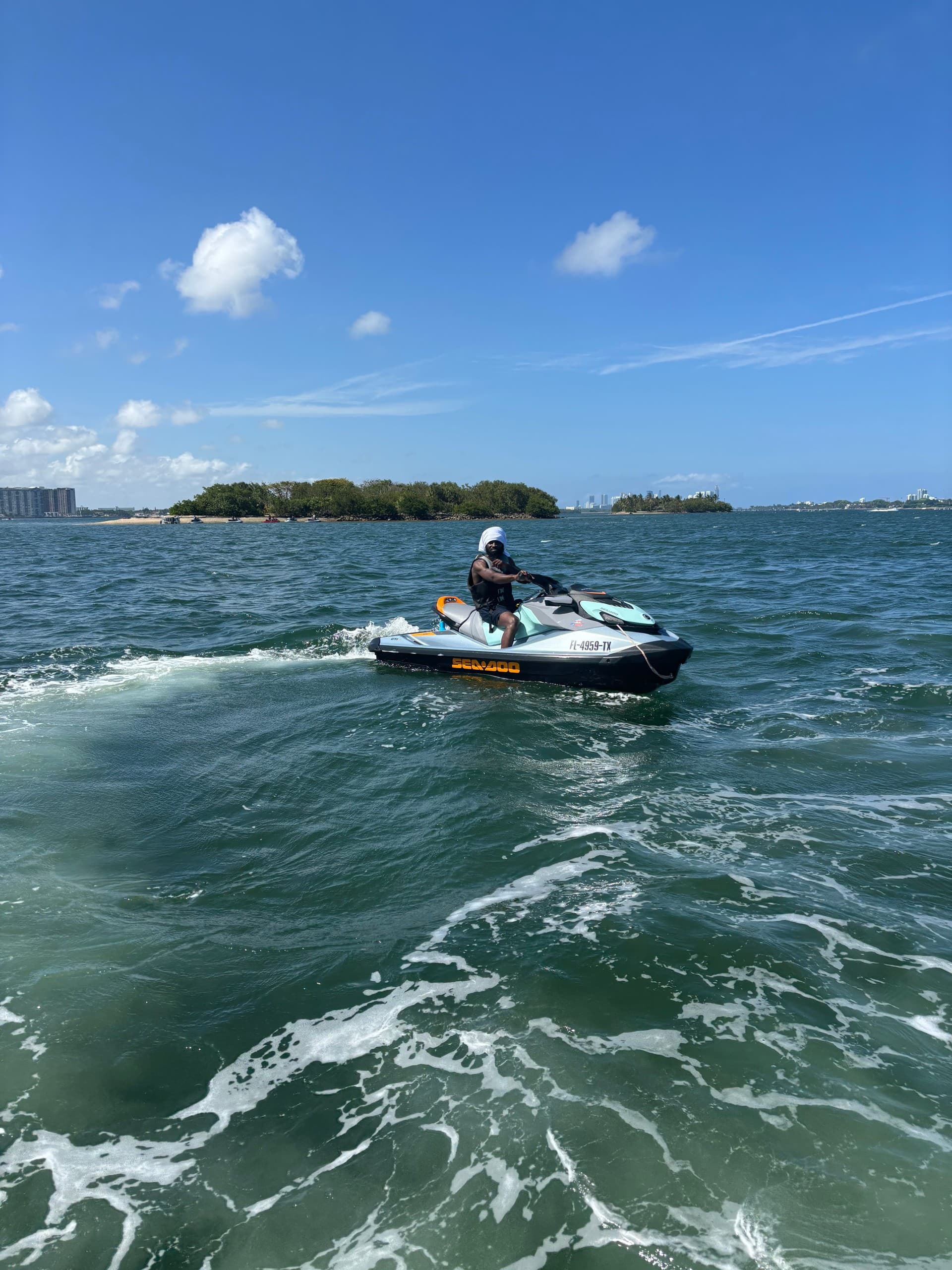 Shuttle to Haulover Sandbar: Miami’s Waist-Deep Turquoise Escape photo 1