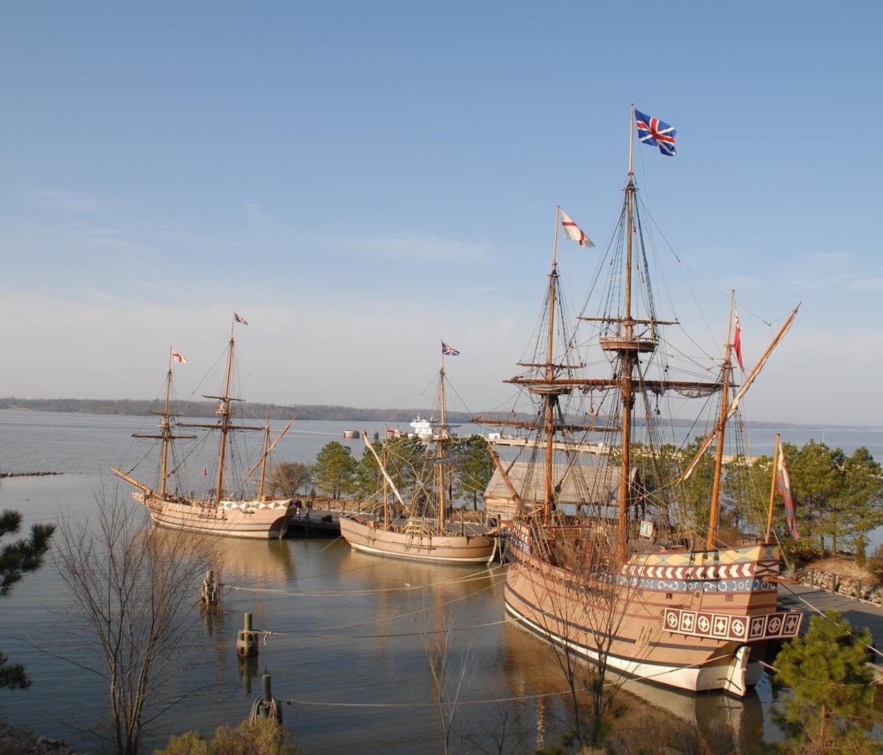 walk-through-1607-extended-history-tour-of-jamestowns-forts-ships-and-island