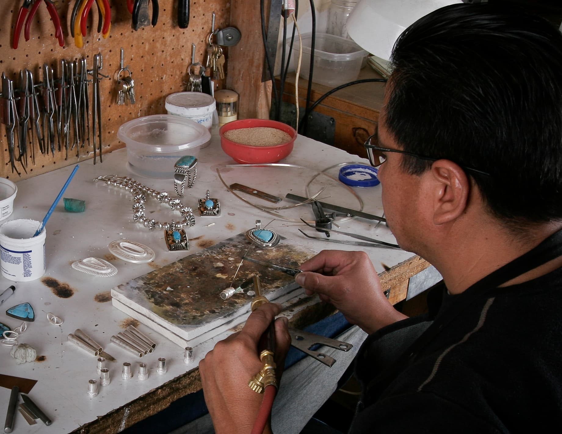 Turquoise Jewelry Silversmithing Tour in Albuquerque