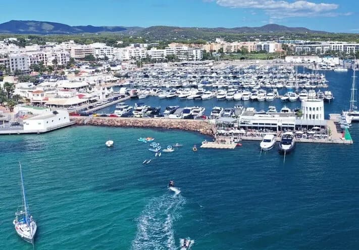 Speed & Champagne: Jet-Ski and Jacaranda Lounge Experience in Santa Eulària des Riu