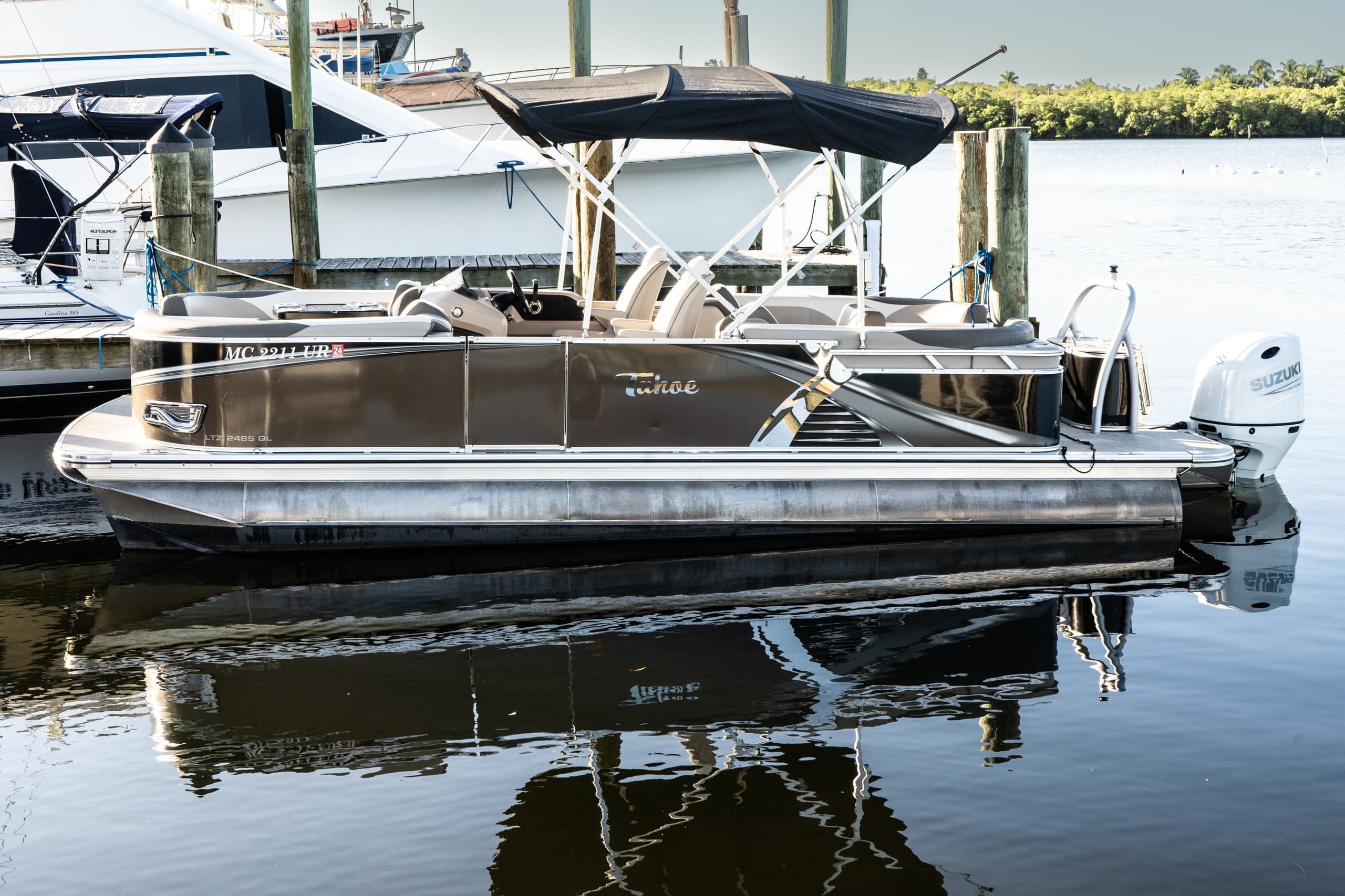 Pontoon Boat Rentals in Cape Coral by Smugglers Cove Boat Rentals