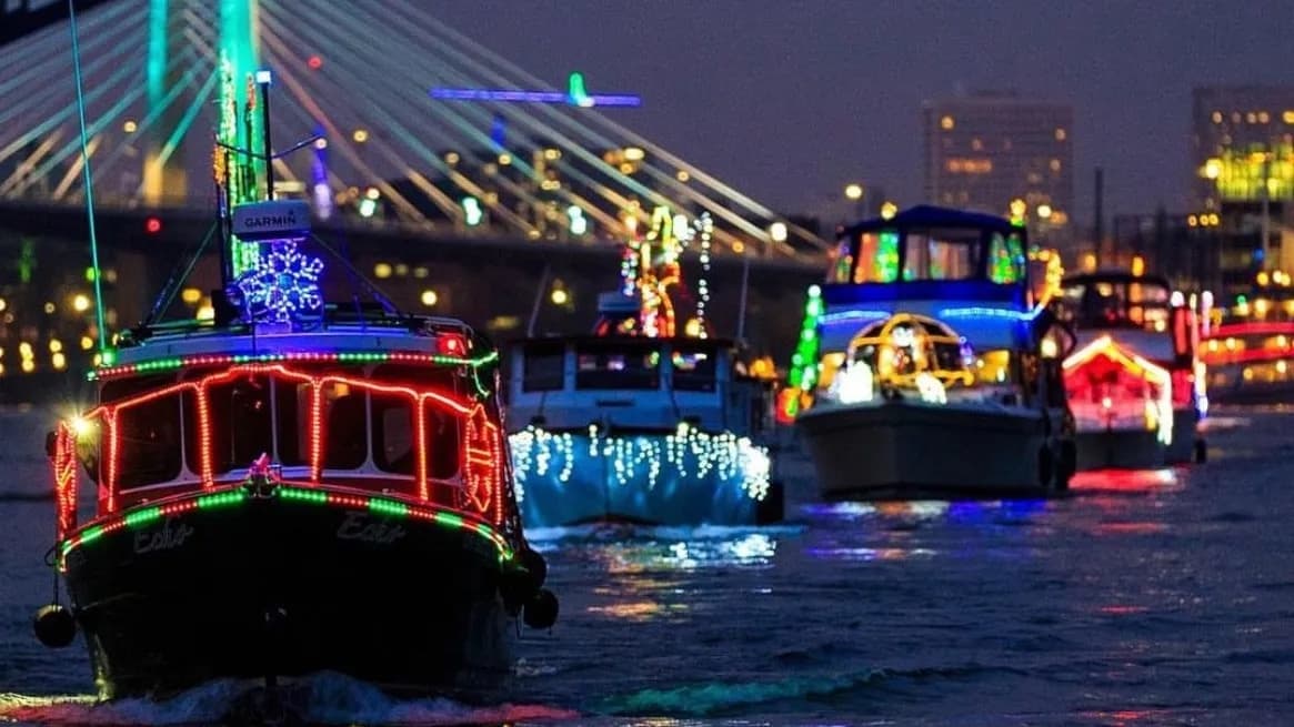 Willamette River Wildlife Cruise to Willamette Falls — Christmas Ships Public Tour photo 1